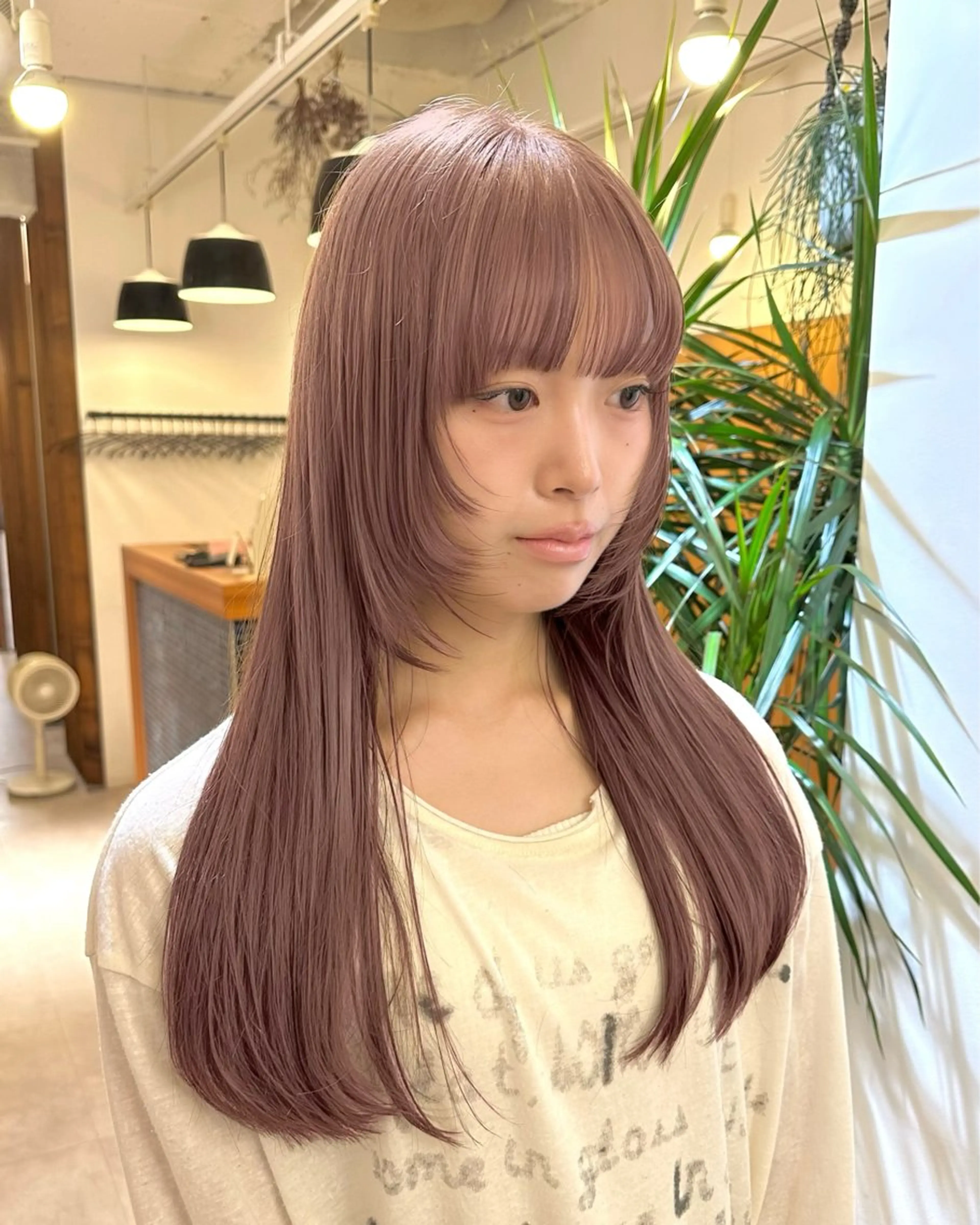 ロング 顔まわりレイヤー 顔周りカット レイヤーカット シースルーバング リンダ所属・ボブ/ブリーチ 顔周り/すずきのヘアスタイル