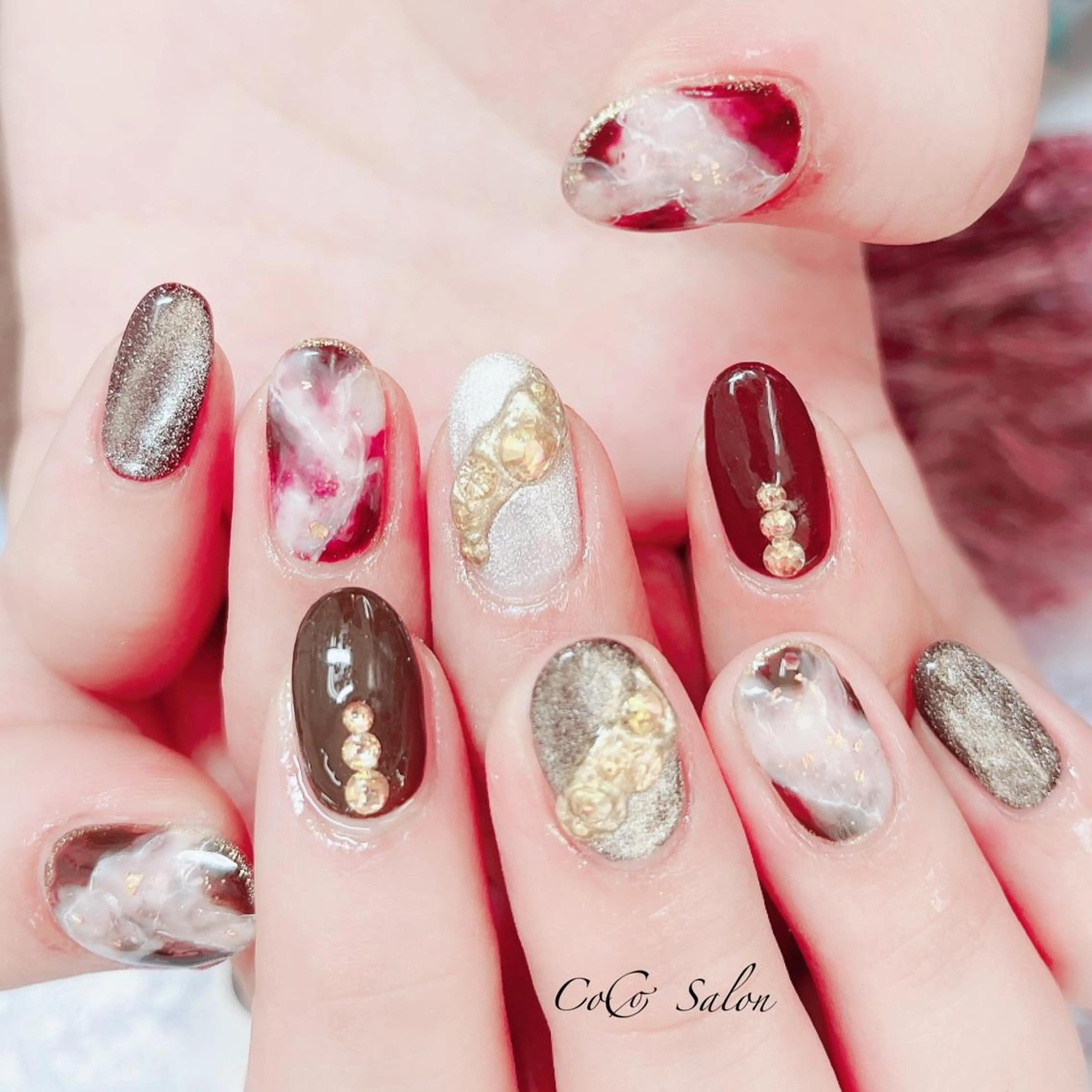 ネイル ボルドー ブラウン 長さ出し ジェルネイル ホログラムネイル ハンドネイル CoCoSalon ネイル/まつ毛予約のネイルデザイン