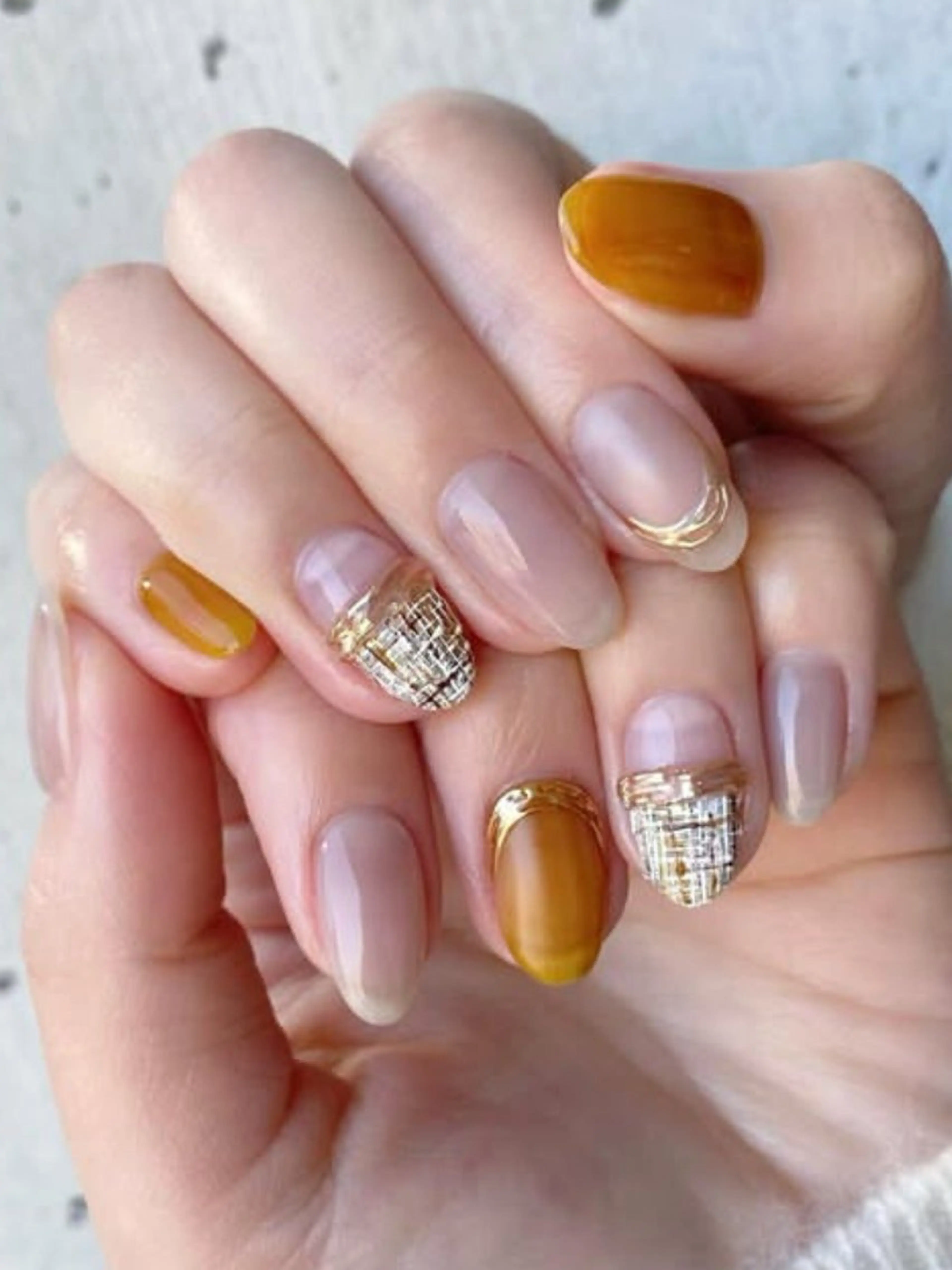 ネイル ガーリー オフィスネイル ハンドネイル Roger 舞のネイルデザイン