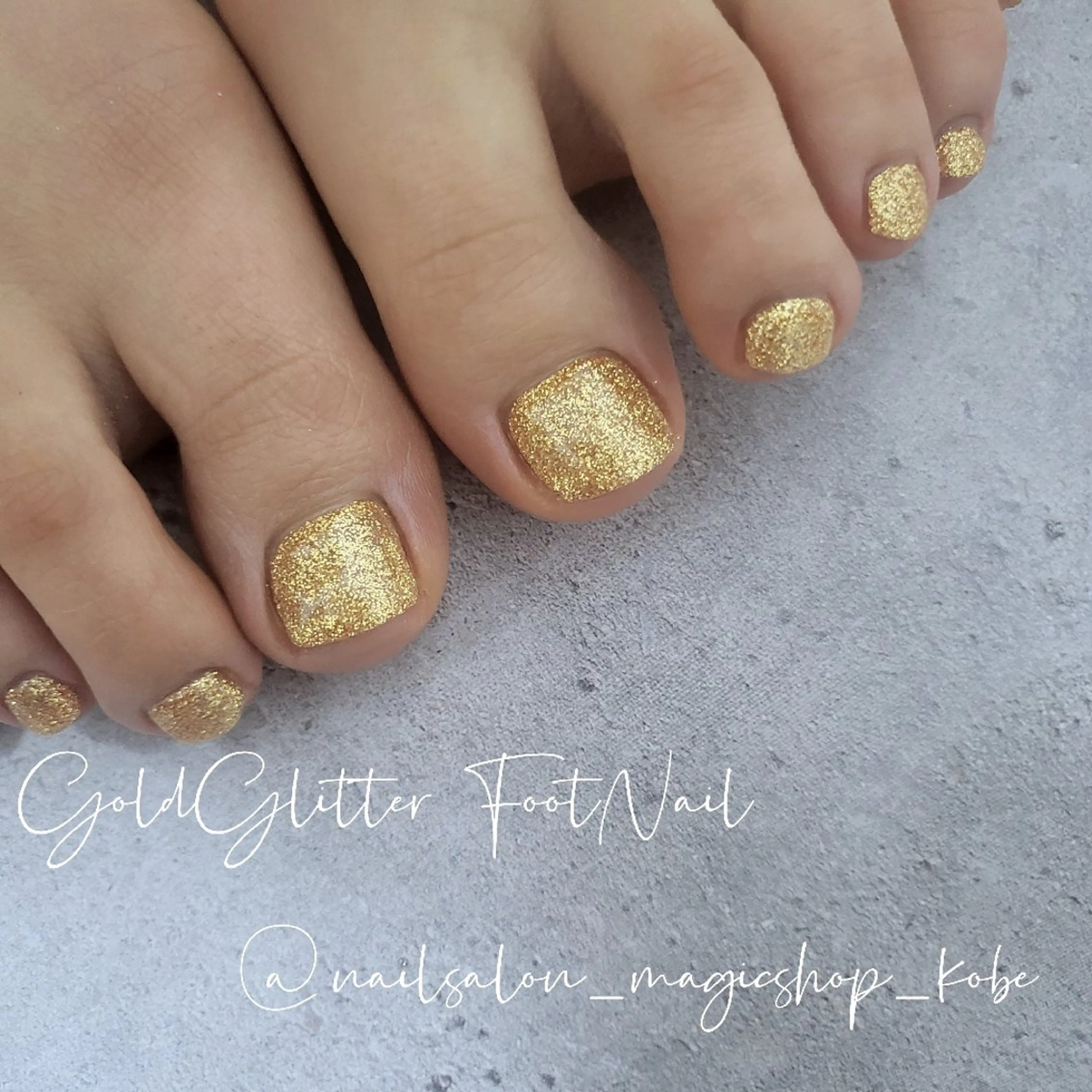 ネイル フットネイル ジェルネイル ゴールド キラキラネイル ラメ(グリッター) フットネイル Nailsalon MagicShopのネイルデザイン