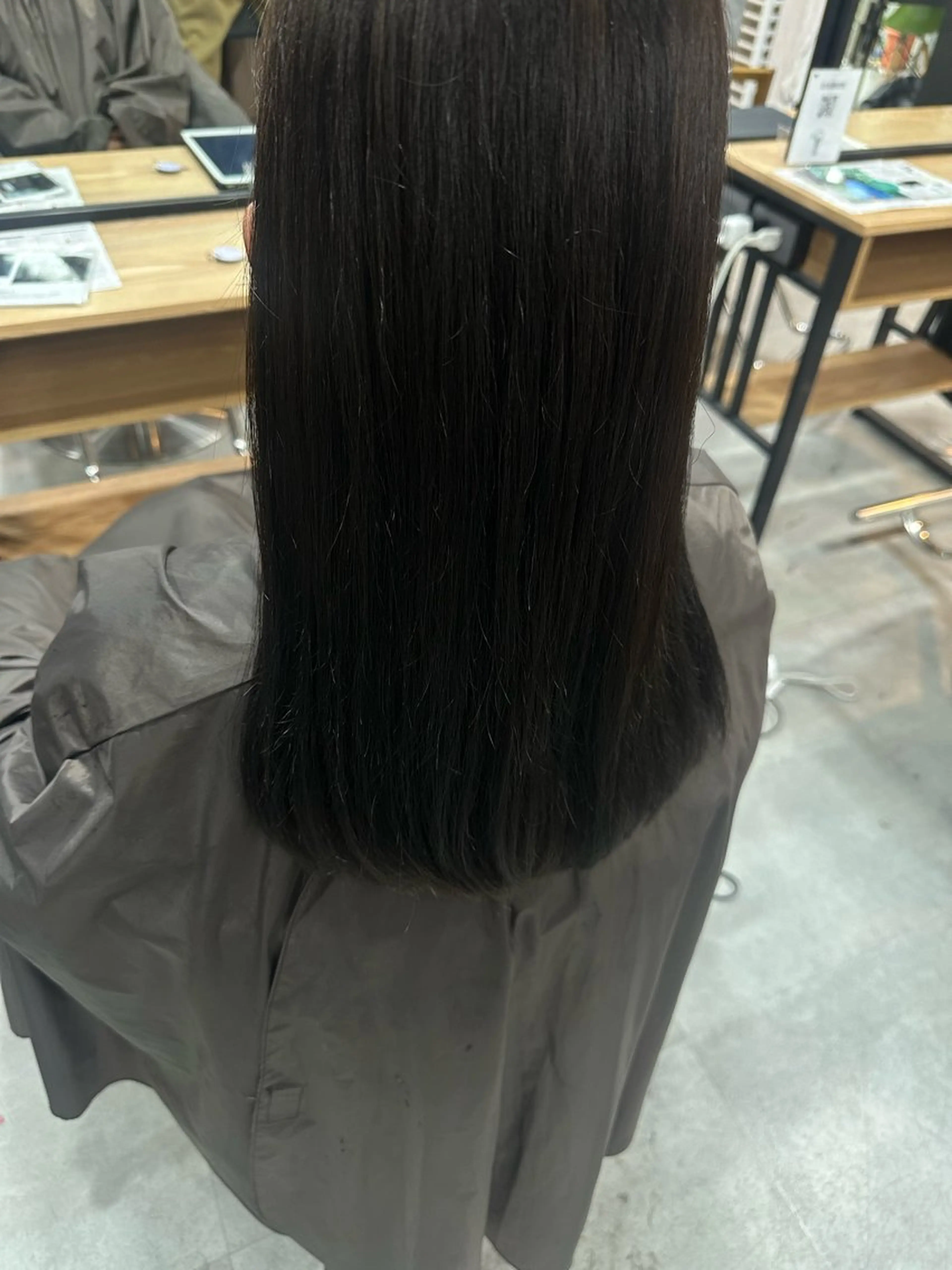 セミロング 吉田 愛梨のヘアスタイル