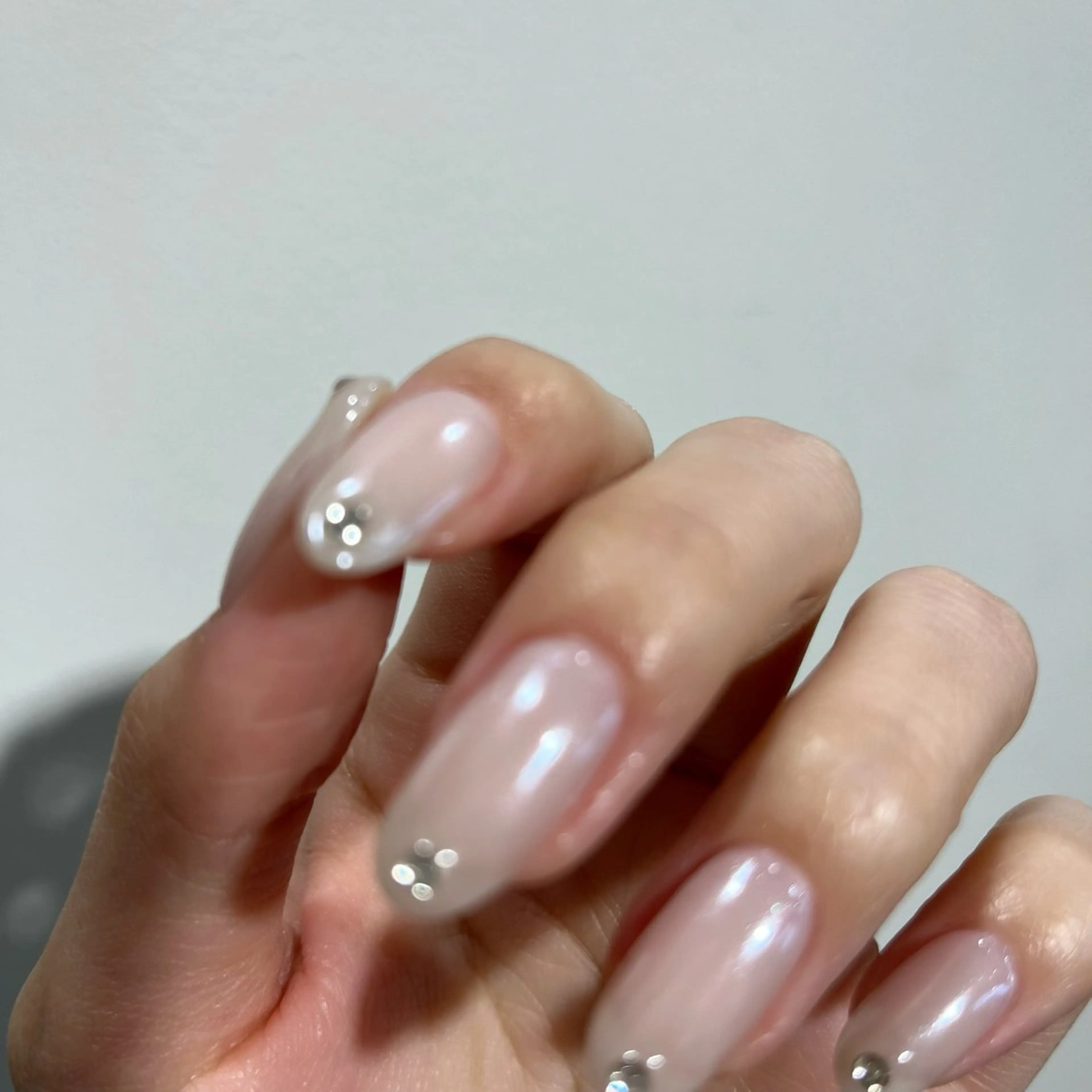 ネイル オーロラネイル ストーンネイル ハンドネイル 秋本 栞のネイルデザイン