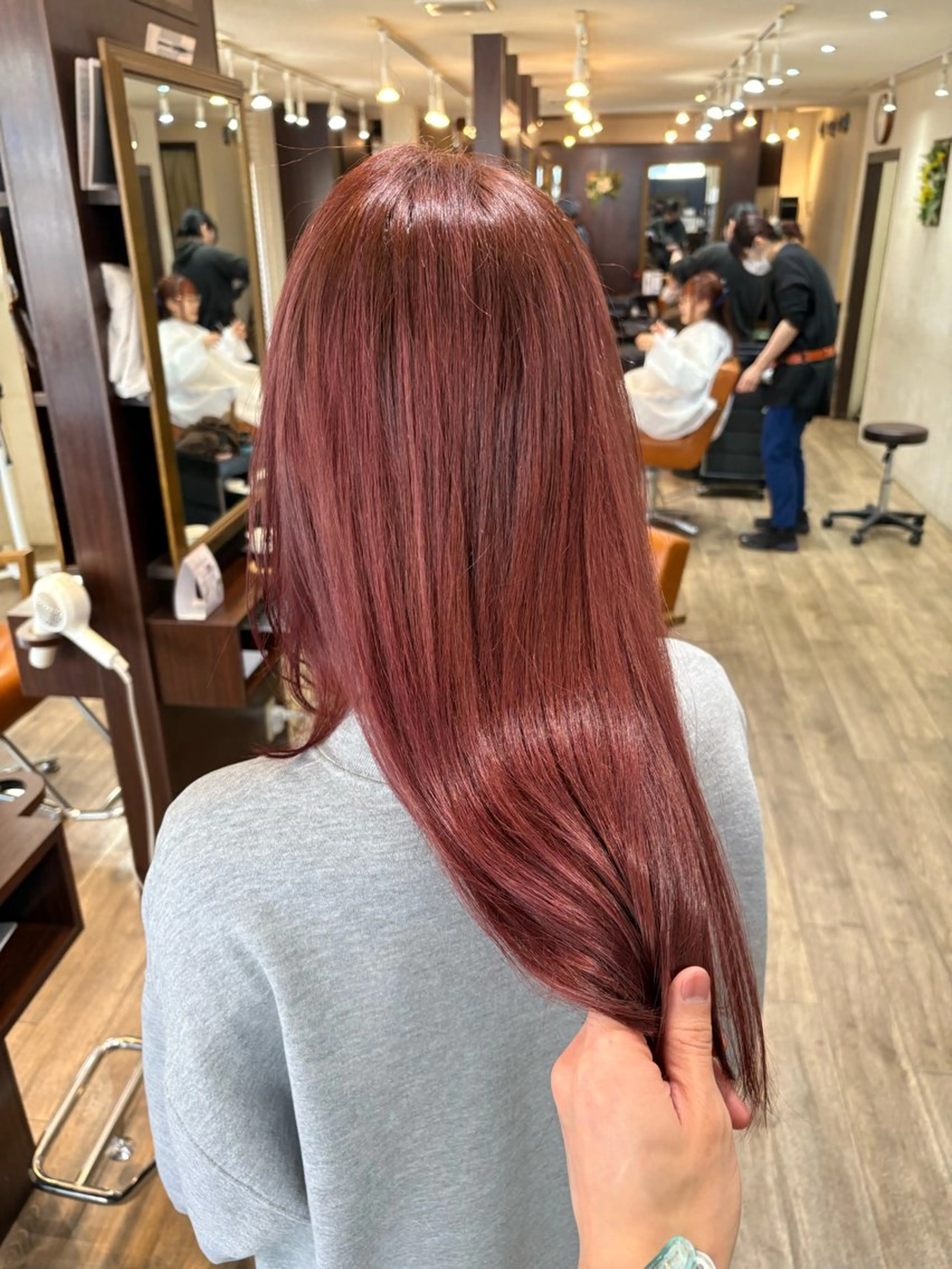 ロング Miyamoto Yasuchikaのヘアスタイル