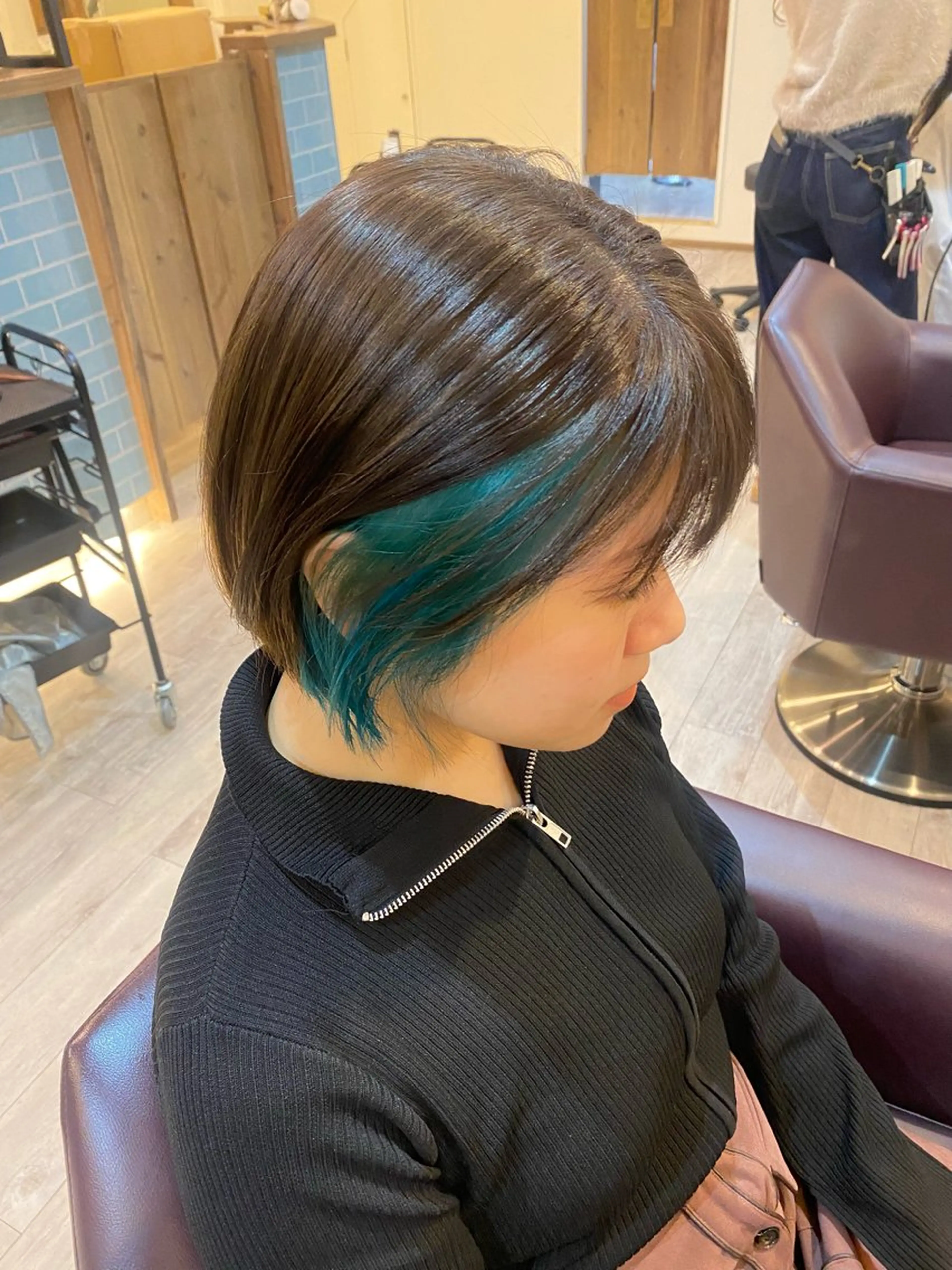 ショート カラー イヤリングカラー エメラルドグリーン ヘアカラー 🍑 モモカ🍑のヘアスタイル