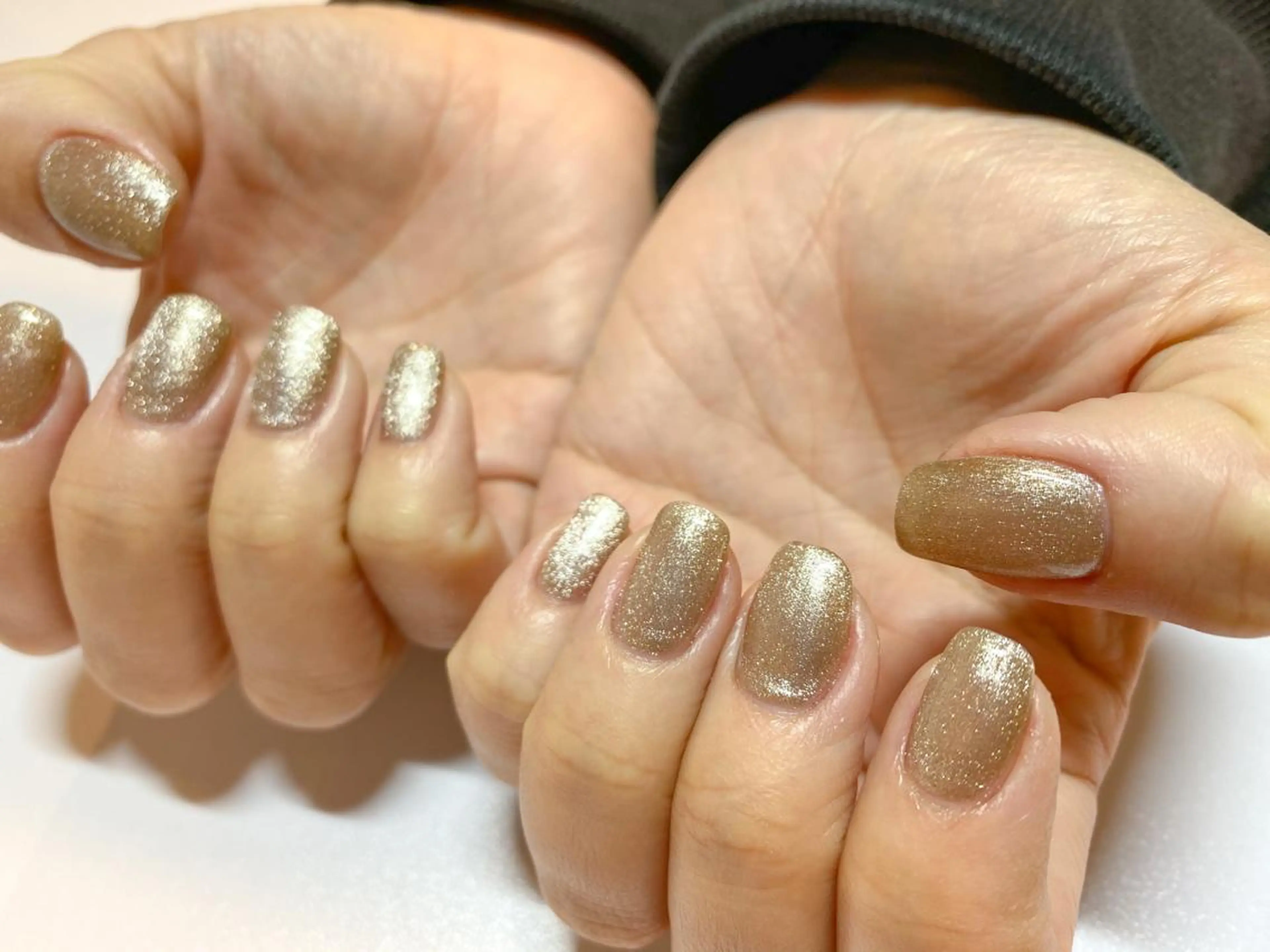 ネイル ゴールド マグネットネイル 表参道colore所属・表参道colore店 REICAのネイルデザイン