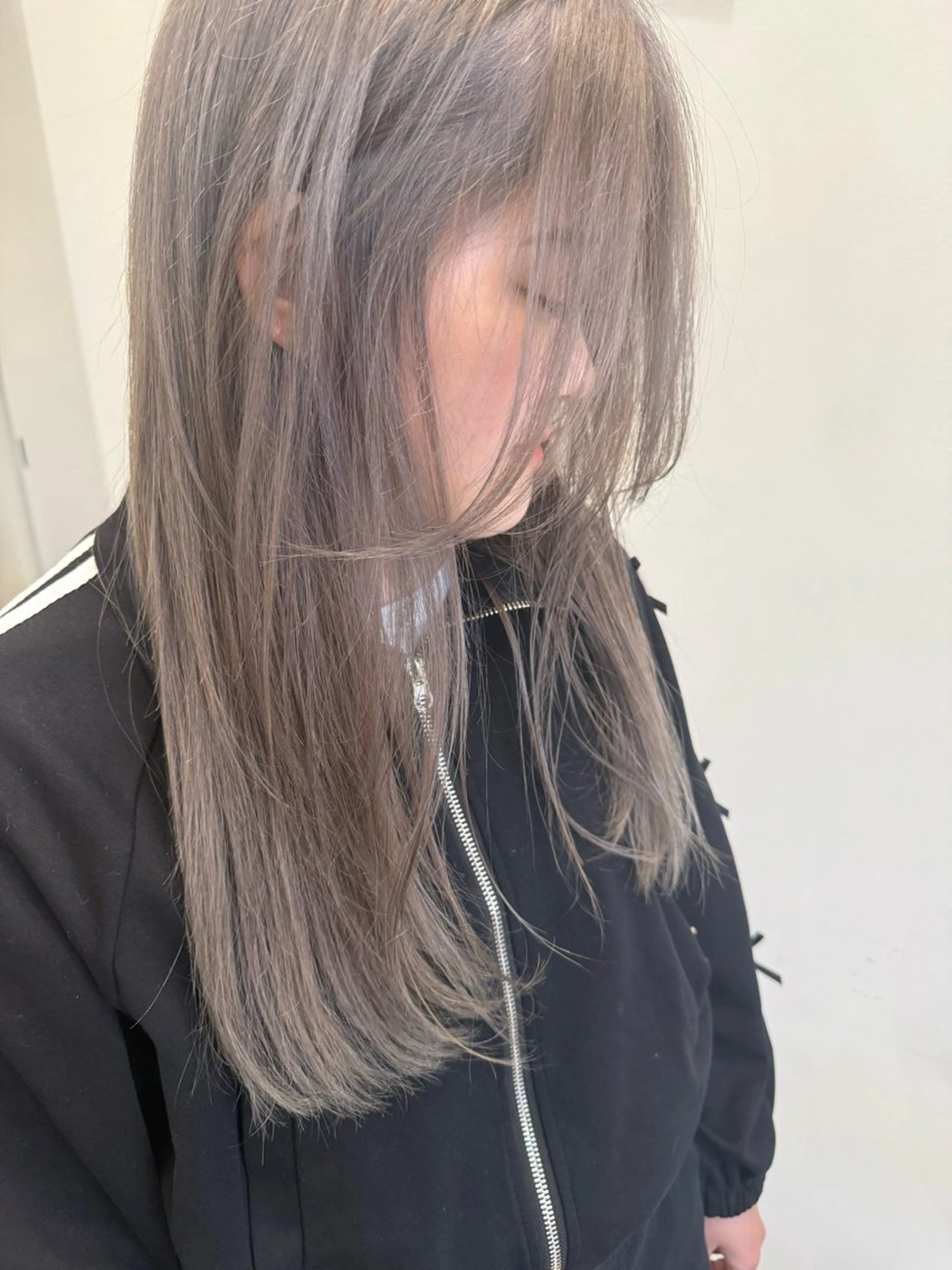 ロング カラー 💛🤍U too e’s 鎌倉🧸のヘアスタイル