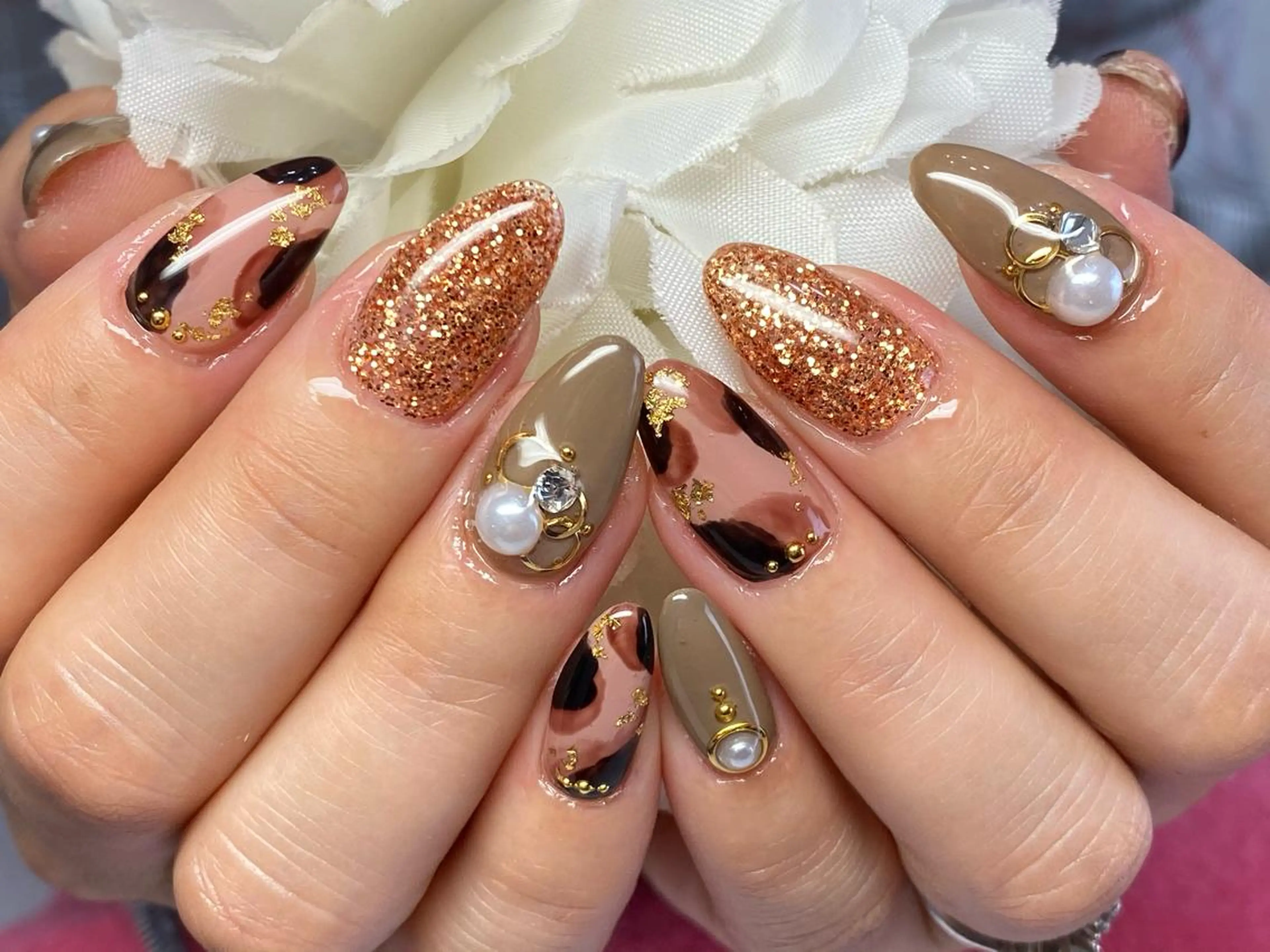 ネイル アニマル柄 アートネイル フレンチネイル グラデーション キラキラネイル Ｎail Ｓalon ertiのネイルデザイン