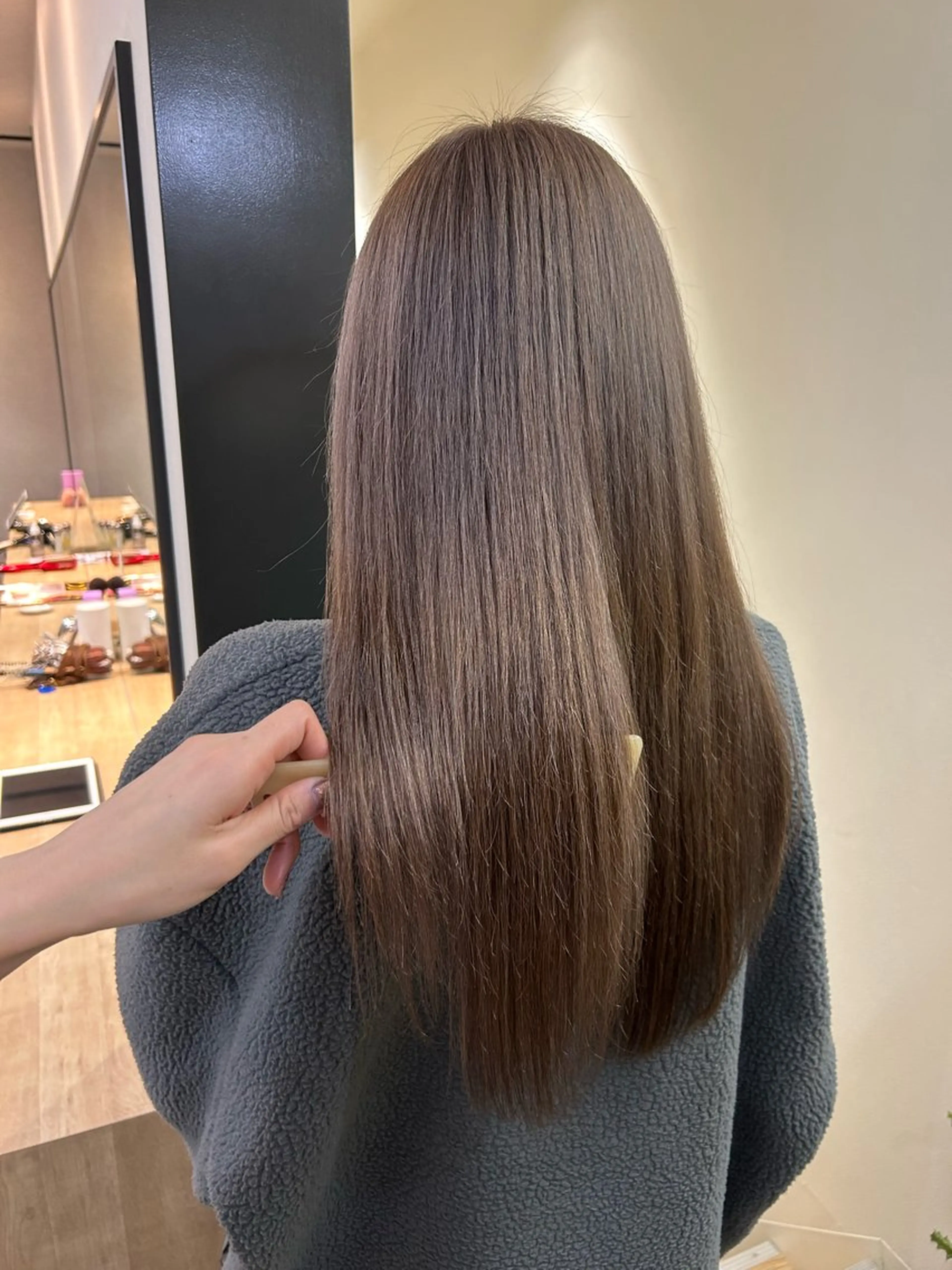 ロング カラー ブリーチ グレージュ ミルクティーグレージュ カット ヘアカラー トリートメント hub hair レイヤー/透明感のヘアスタイル