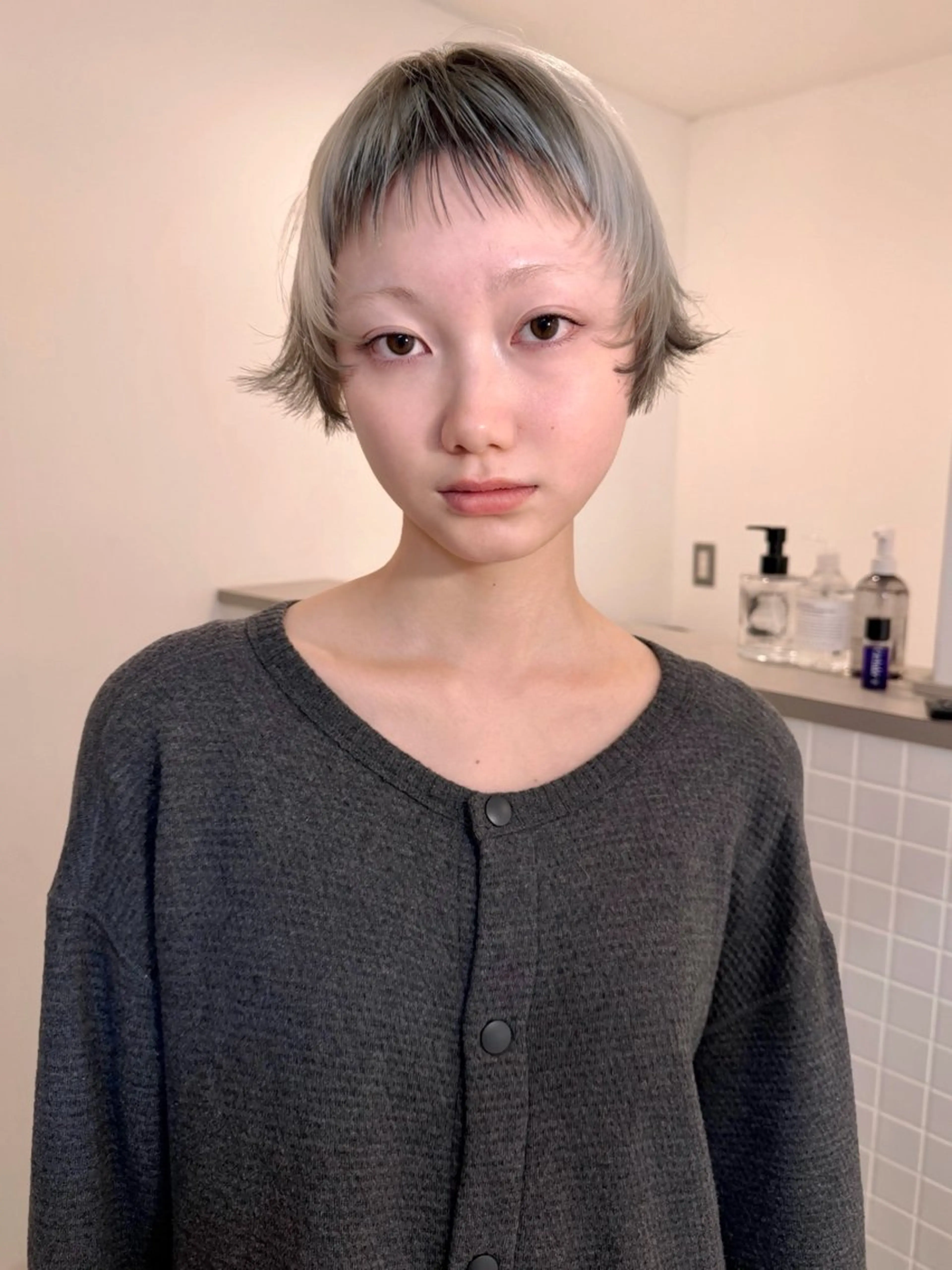 ショート カラー オン眉 カット ヘアカラー トリートメント デザイン/レイヤー Kaito🐩/栄のヘアスタイル