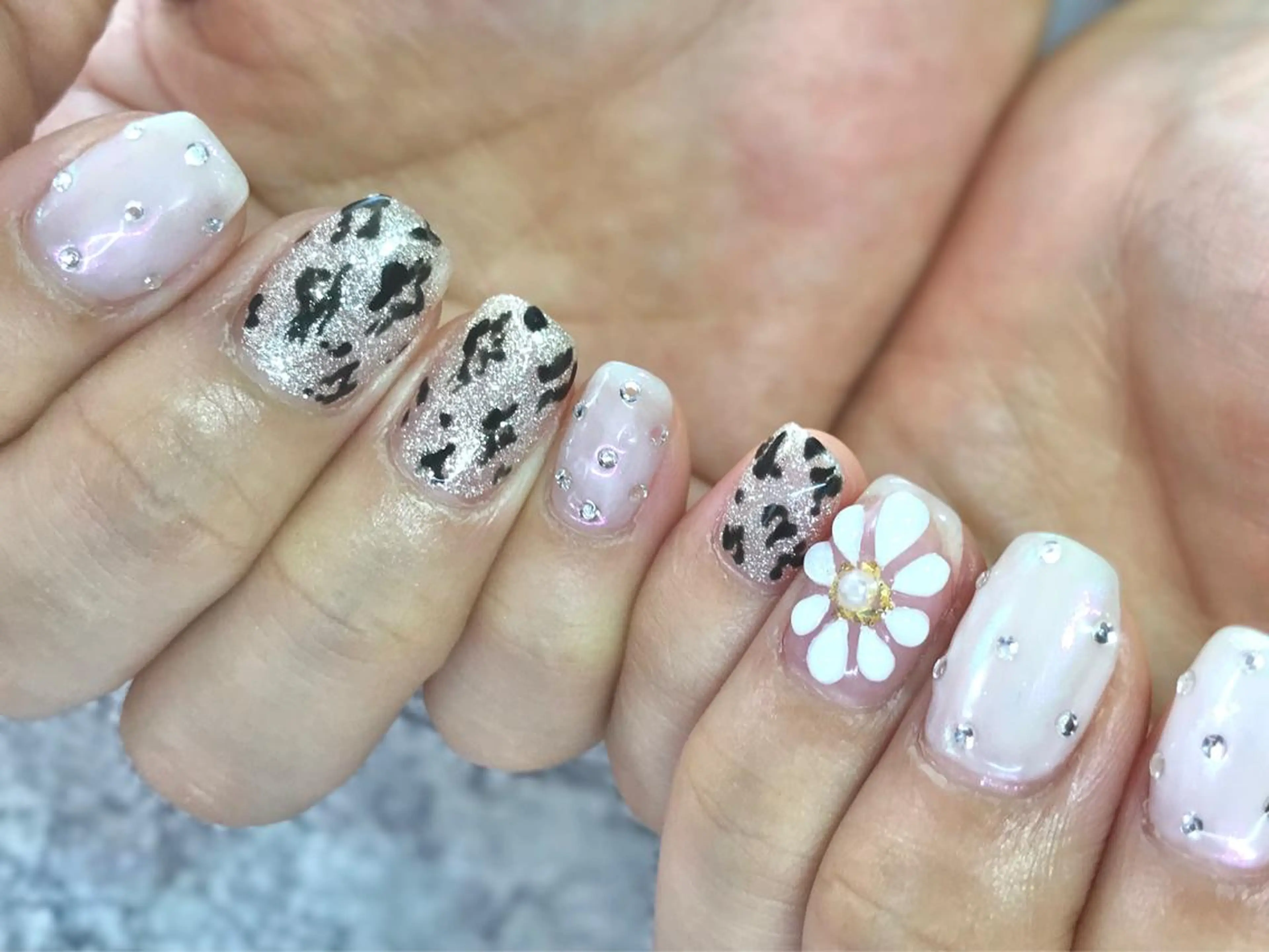 ネイル ジェルネイル 韓国ネイル パラジェル ハンドネイル nails' it...のネイルデザイン