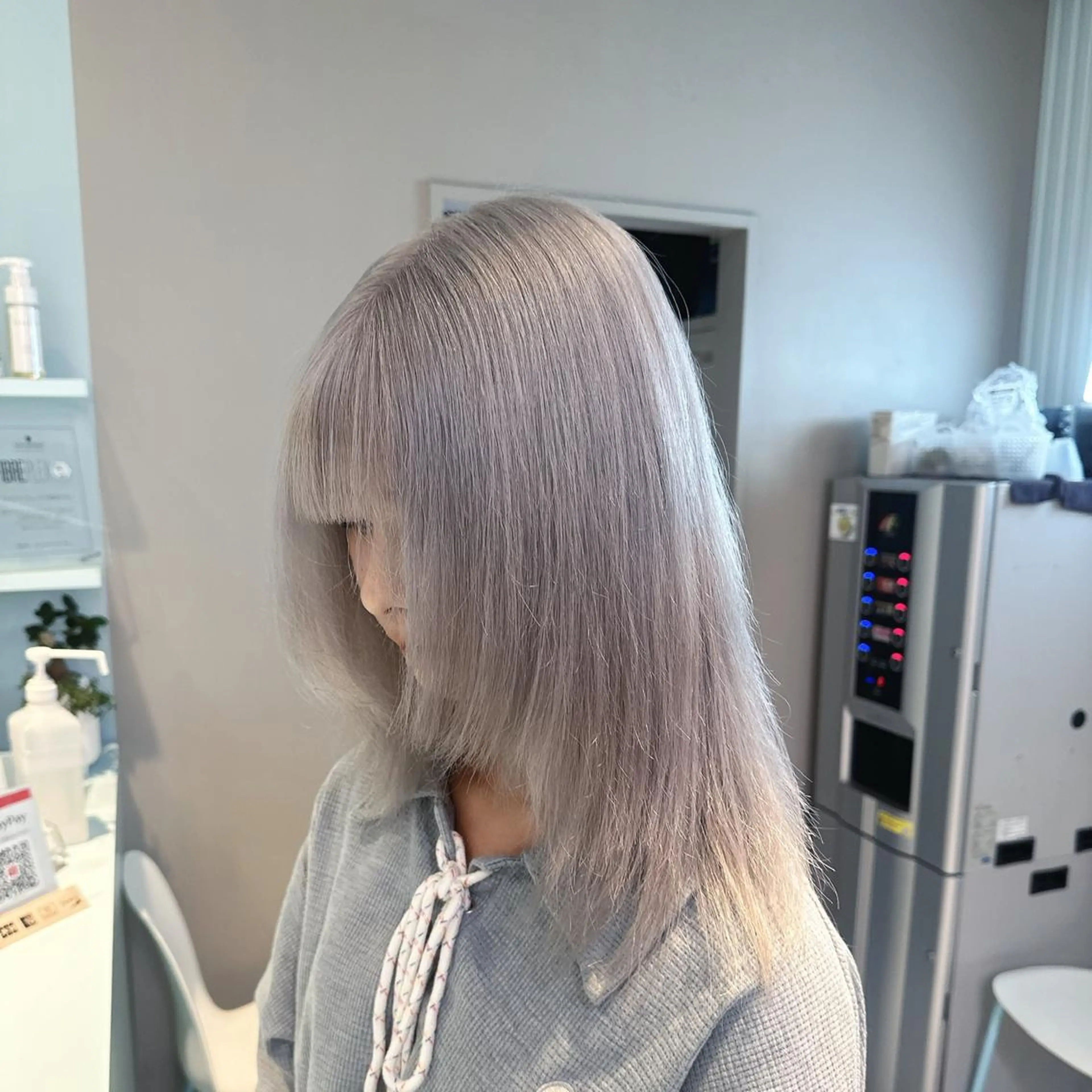 セミロング カラー 🪄池袋ハイトーン 🪄ブリーチカラーのヘアスタイル