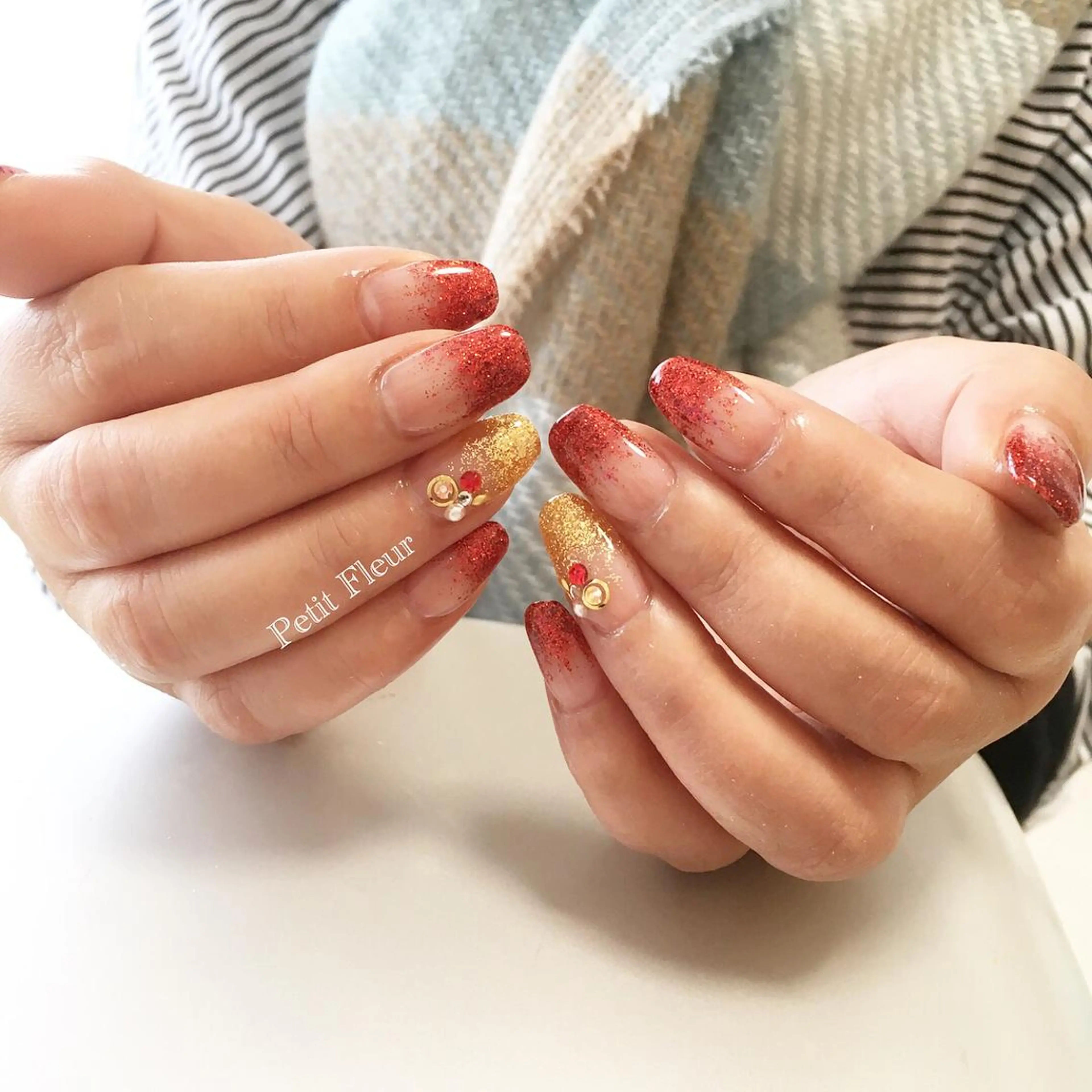 ネイル グラデーション ラメ(グリッター) ラメグラデーション 冬ネイル クリスマス Petit Fleur所属・青柳 亜梨奈のマツエク・マツパデザイン