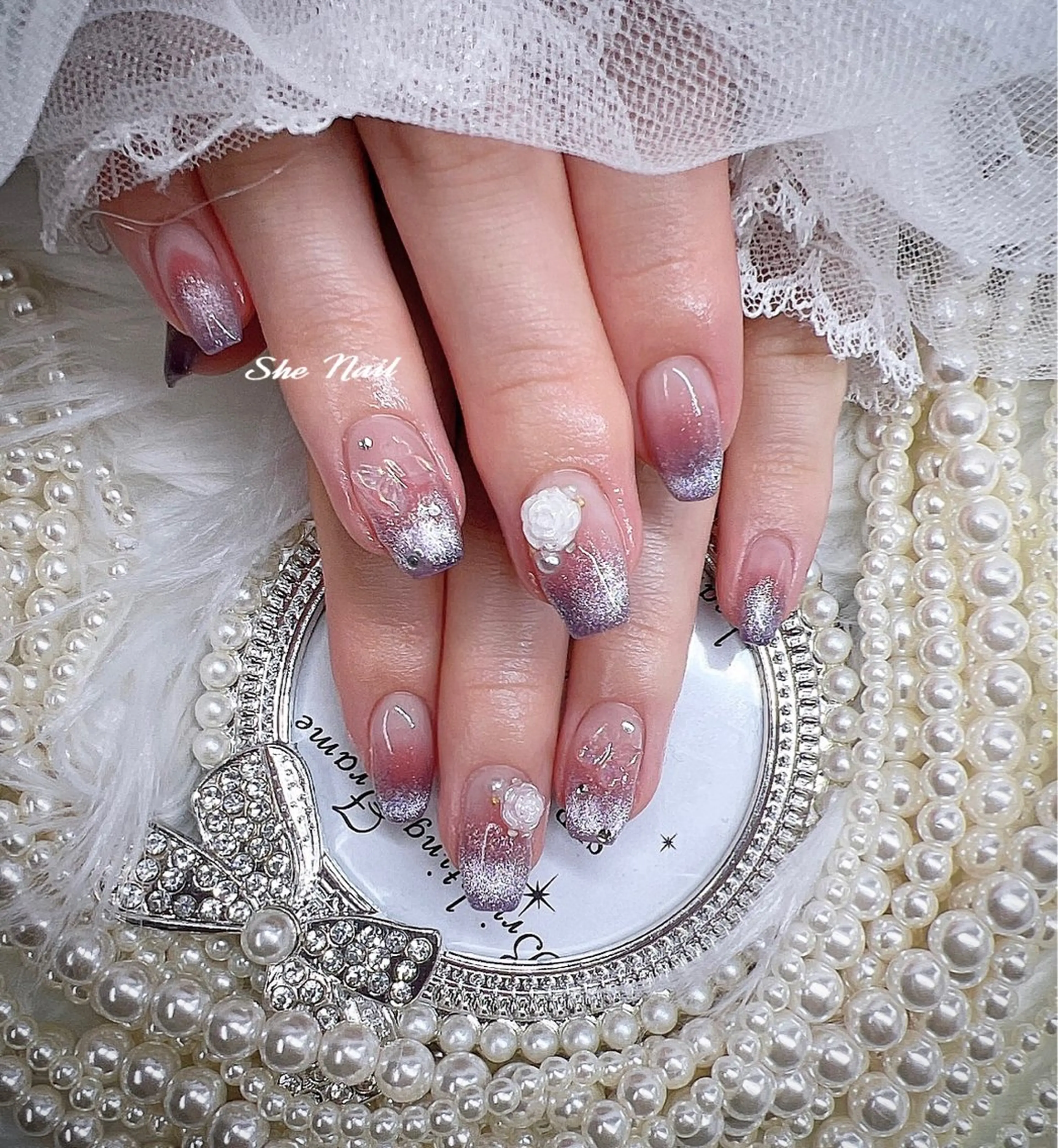 ネイル チークネイル 長さ出し フレンチネイル ガラスフレンチ キラキラネイル ハンドネイル She Nail所属・ISA_ BELLAのネイルデザイン