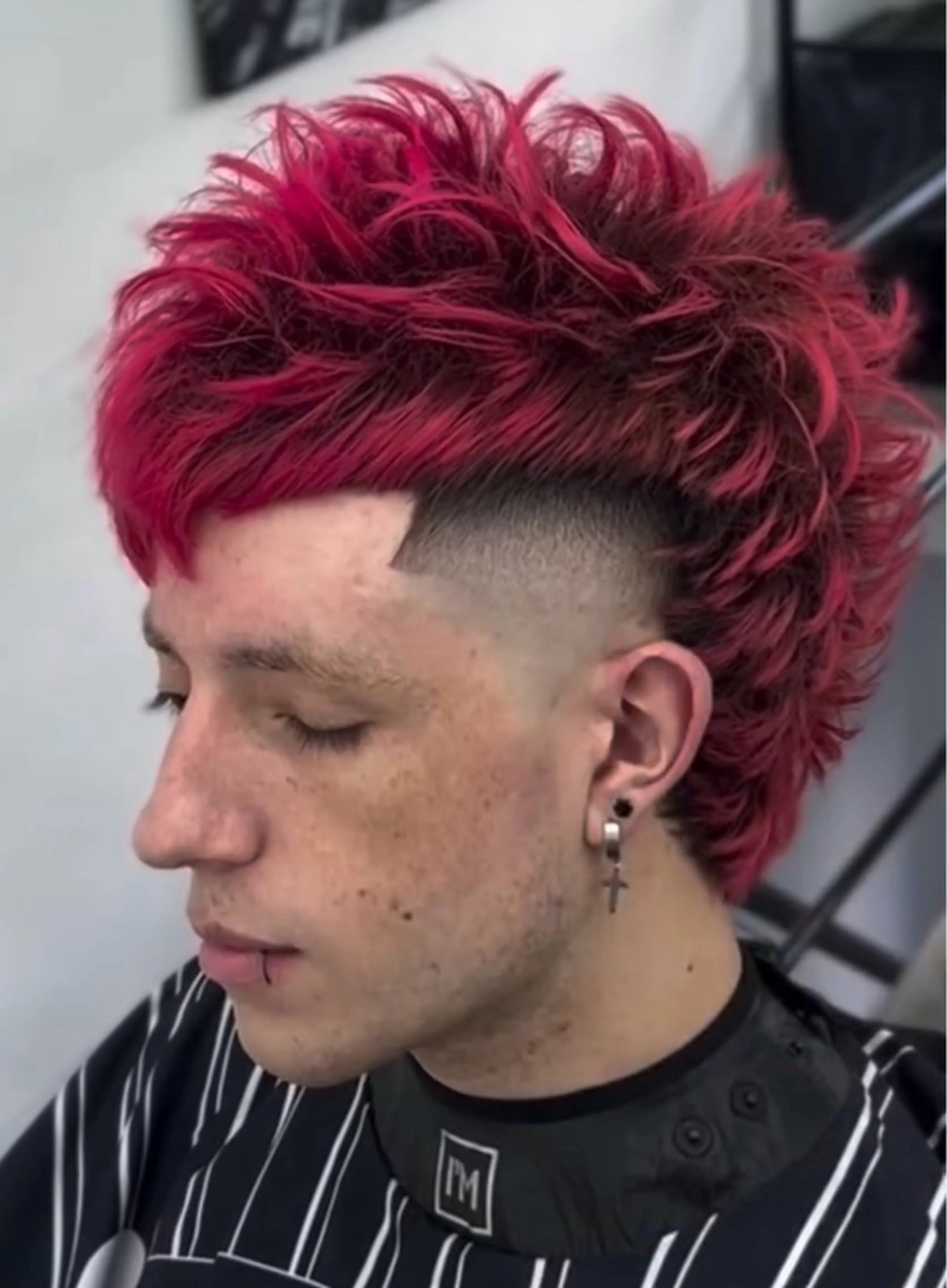 フェードカット(バリアートも可）+ブリーチカラー(ダブルカラー、デザインカラー、ハイライト、ローライト、バズアート）の写真