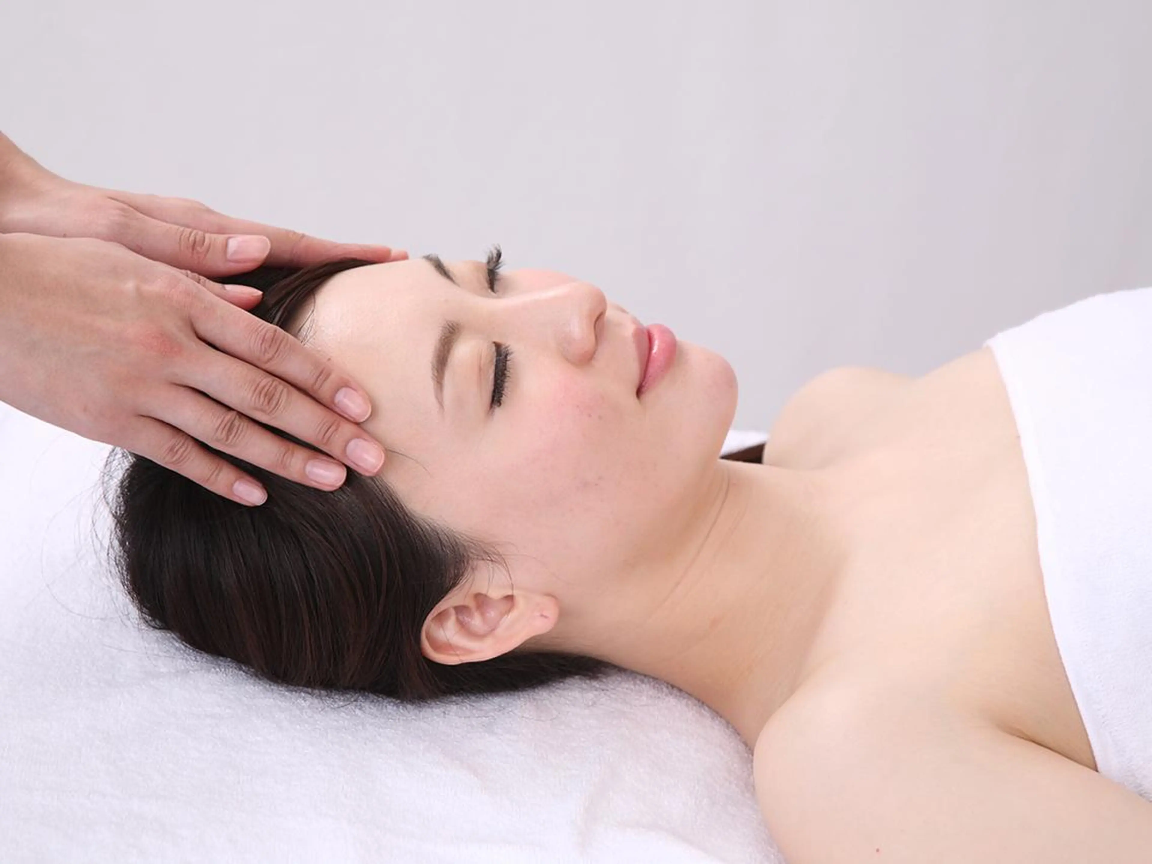 ヘッドセラピートリートメント付き！【小顔リフトアップ×毛穴ケア】フェイスアップコースの写真