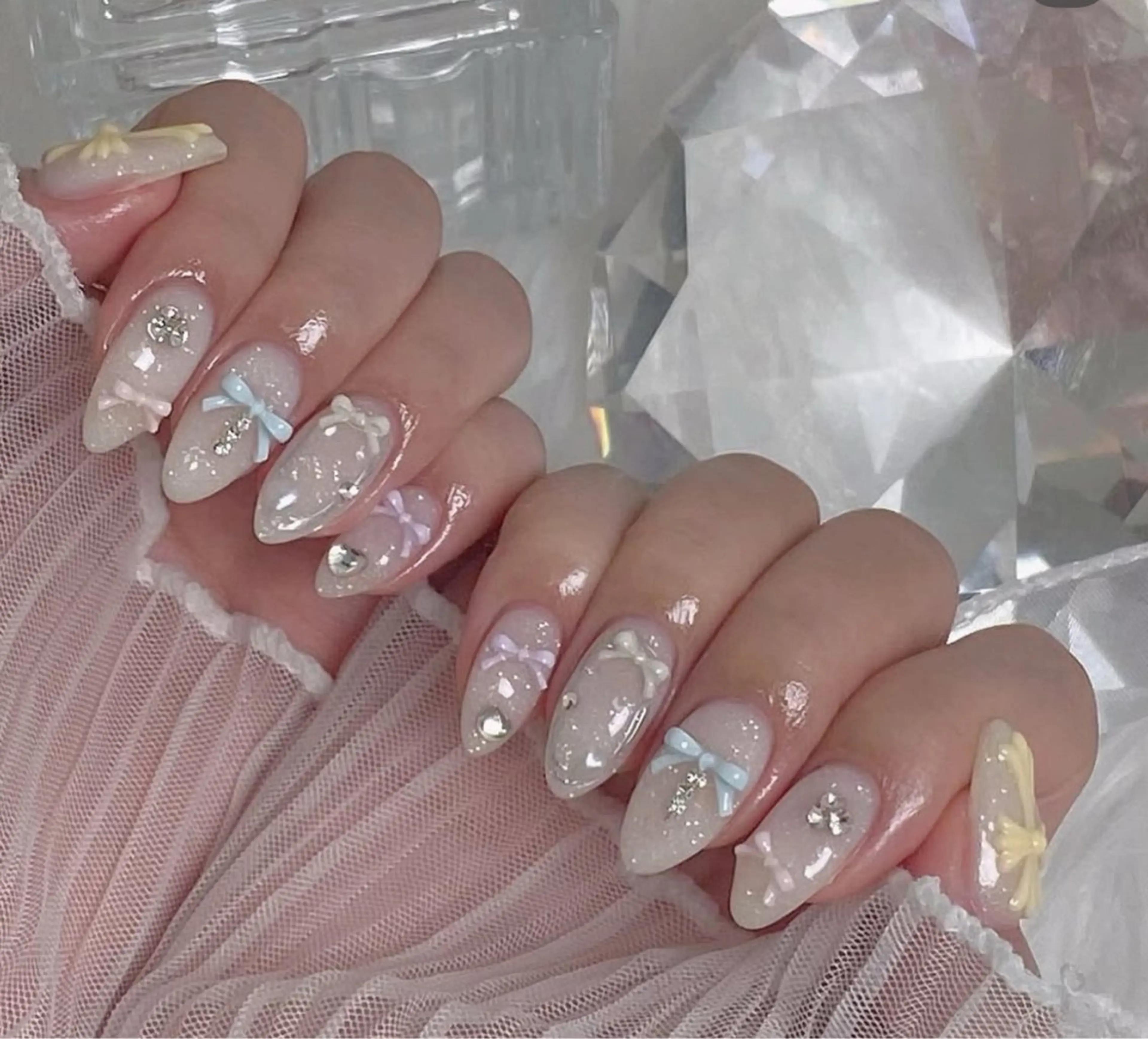 ネイル キラキラネイル マグネットネイル ぷっくりネイル 春ネイル ワンホンネイル ハンドネイル Lyna 池袋のネイルデザイン