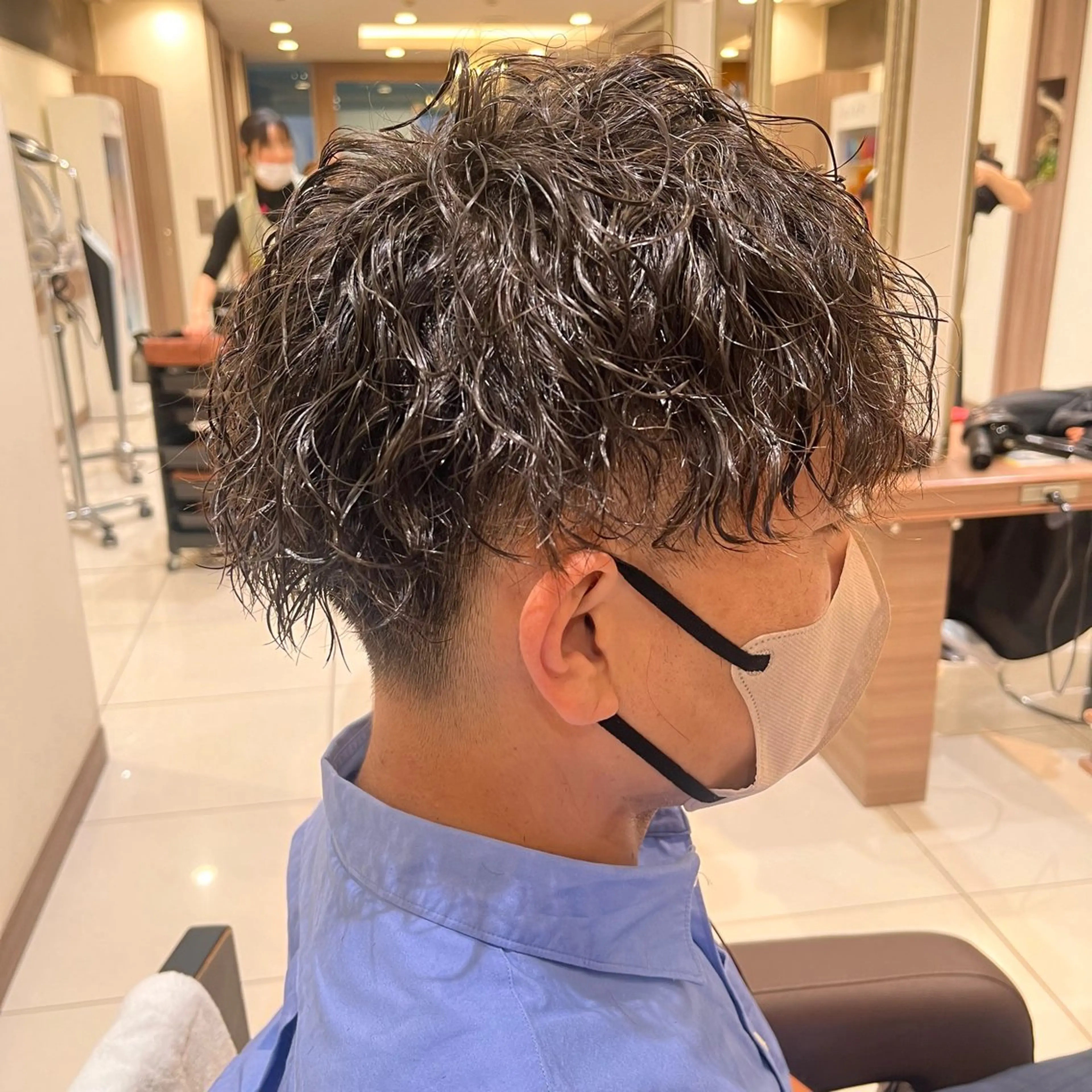 ショート パーマ メンズ カット パーマ トリートメント ナチュラル暖色カラー 🤎 佐藤栞のヘアスタイル