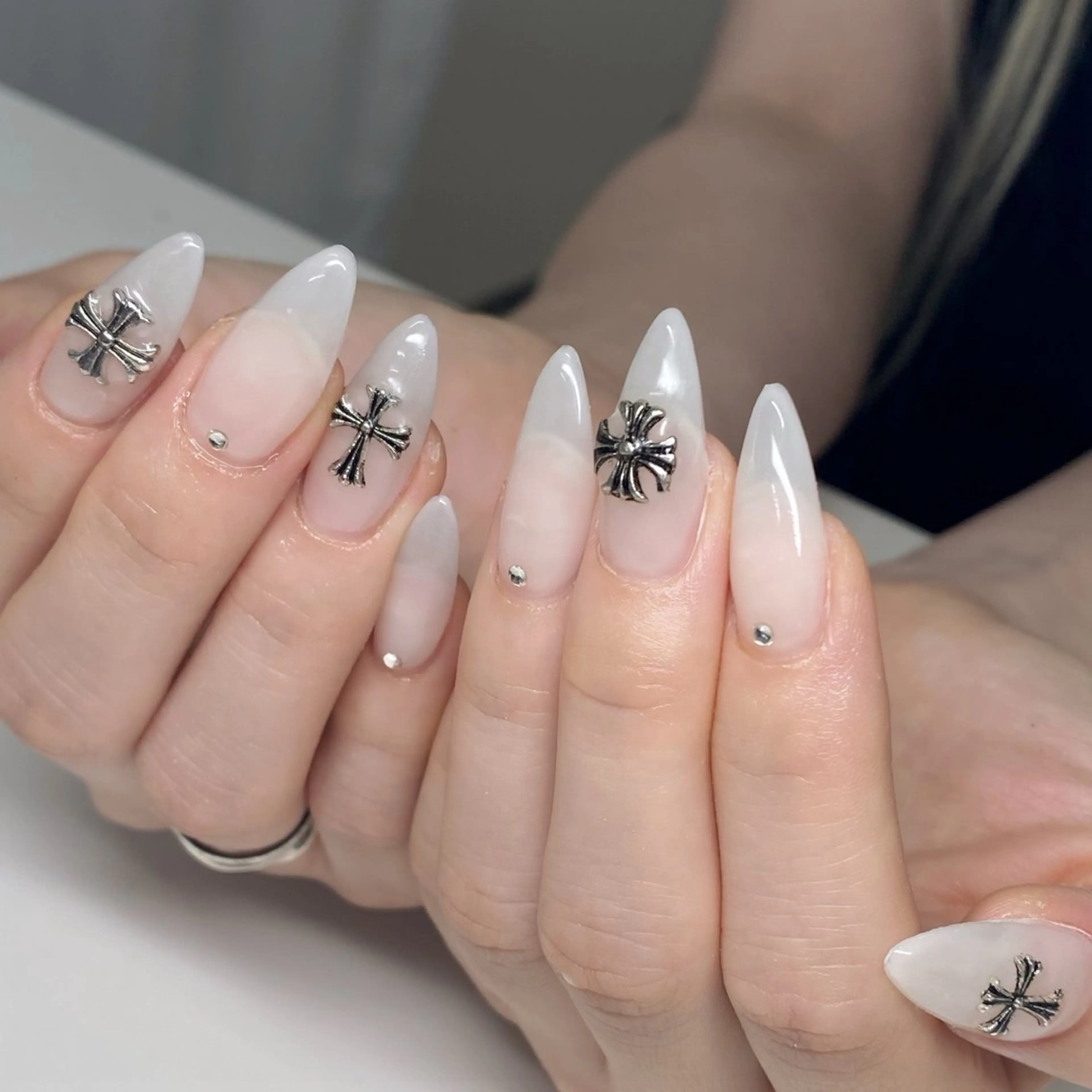 ネイル ハンドネイル Bitty／ SENA⋆˙⟡ —のネイルデザイン