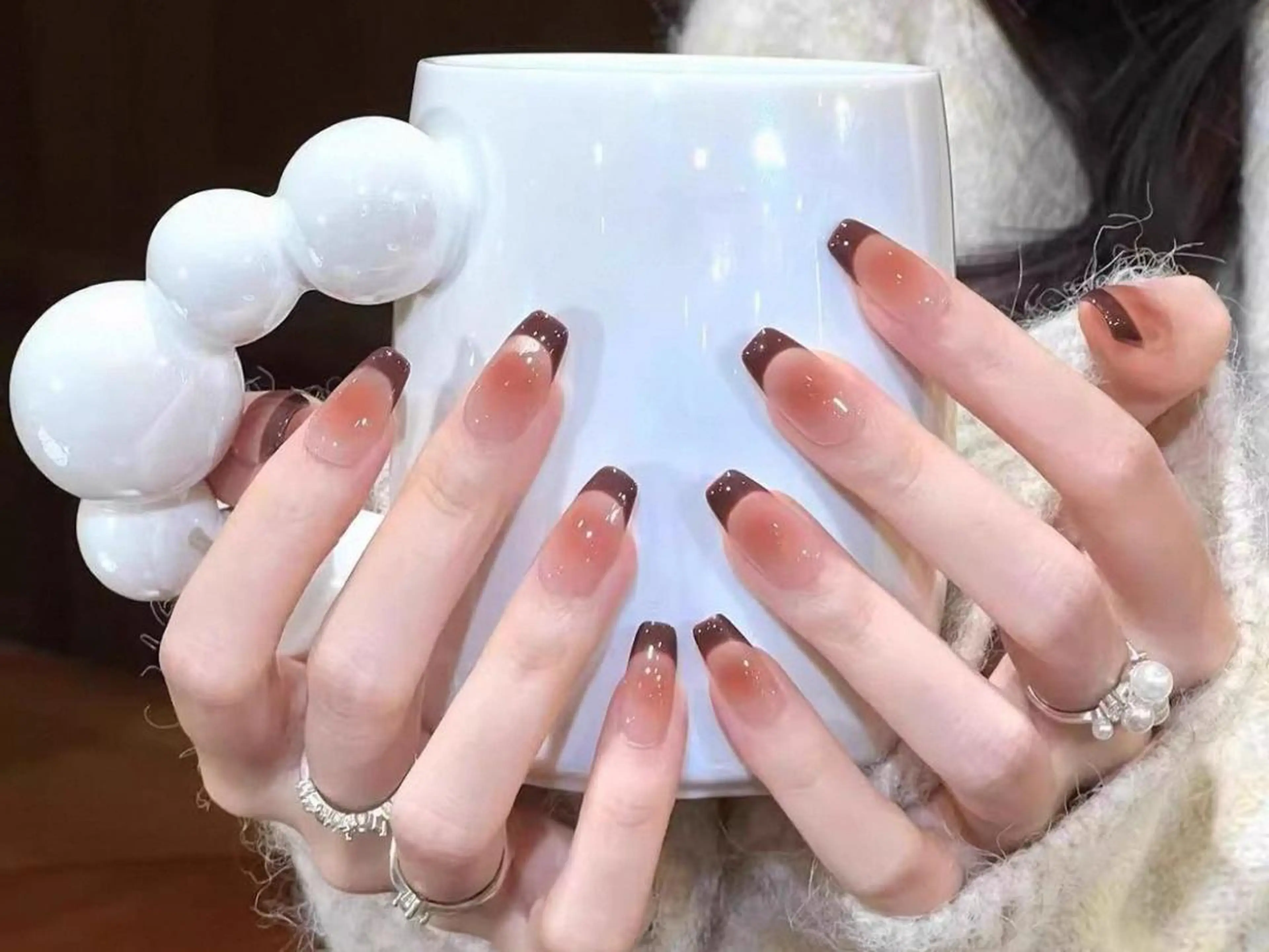 ネイル フレンチネイル ジェルネイル マグネットネイル ミディアムネイル オフィスネイル ハンドネイル ハンドケア Queening 🦋のネイルデザイン