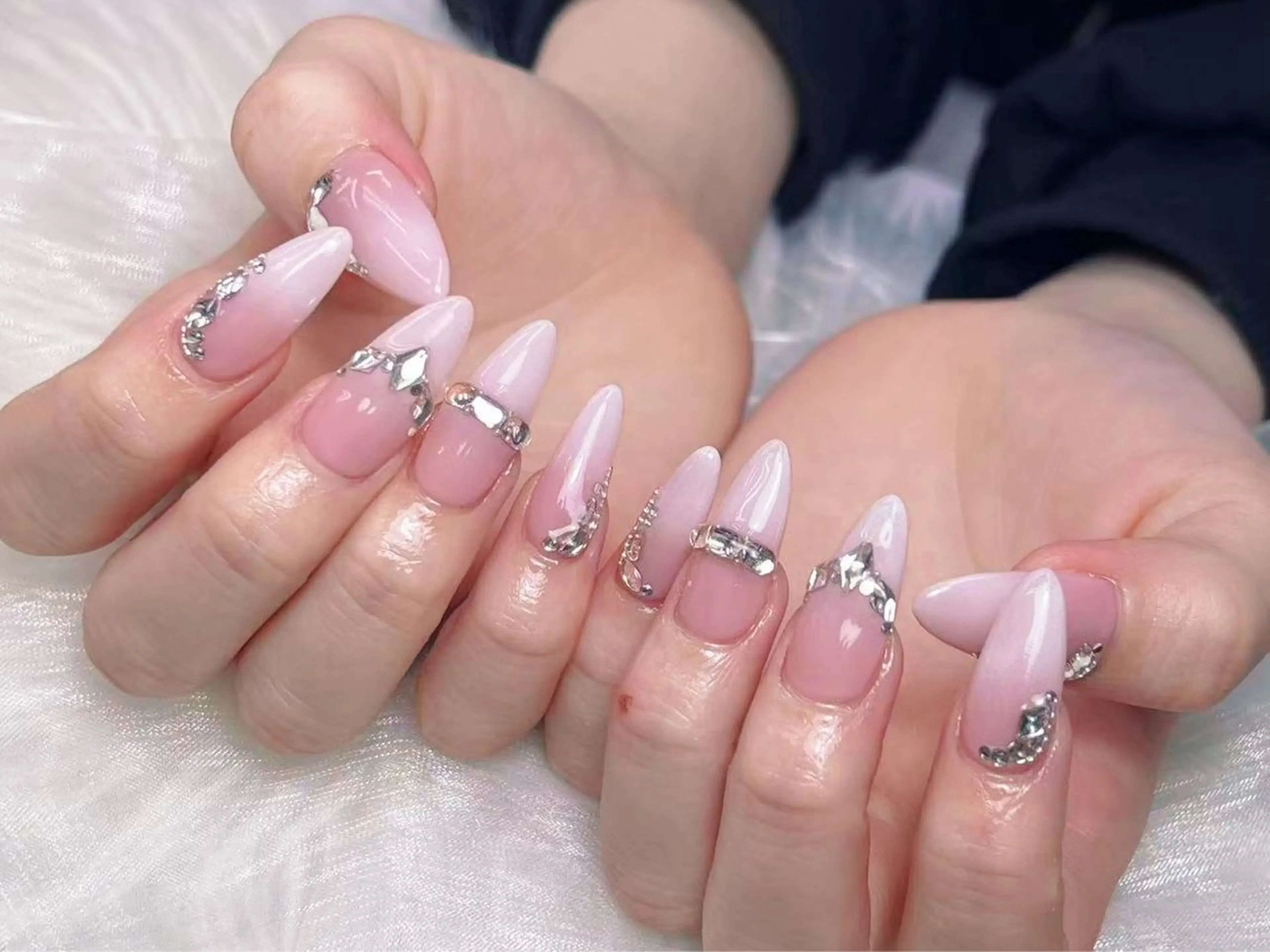 メンズ ネイル メンズ韓国風 アートネイル フレンチネイル ジェルネイル キラキラネイル ハンドネイル Bloom スカルプ専門店のネイルデザイン