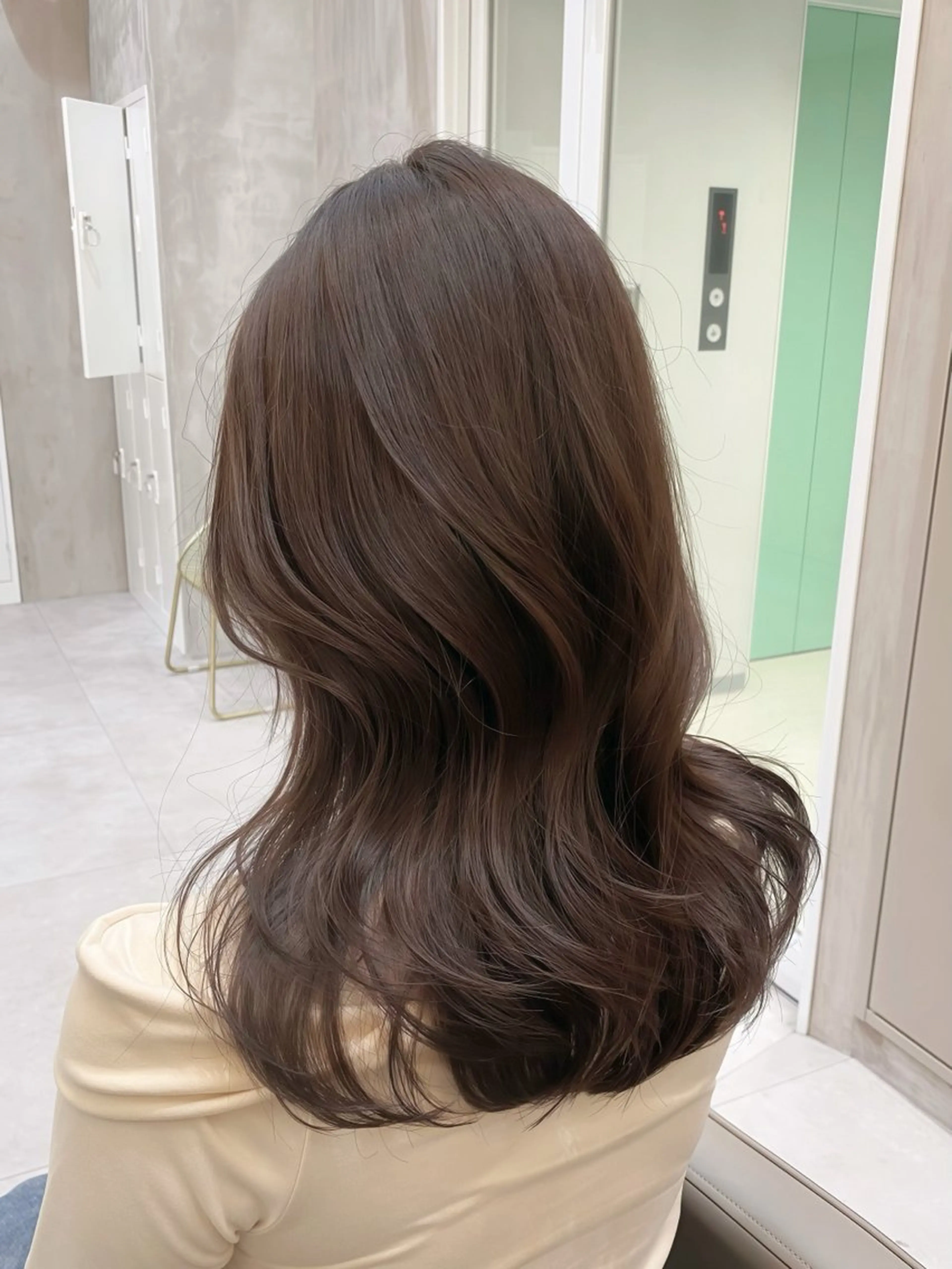 ミディアム カラー ヘアアレンジ ベージュカラー ブリーチ ブラウンカラー 透明感カラー ダブルカラー カット ヘアカラー トリートメント ヘアセット 赤み消し🫧韓国ヘア 🫧藤岡誠也のヘアスタイル