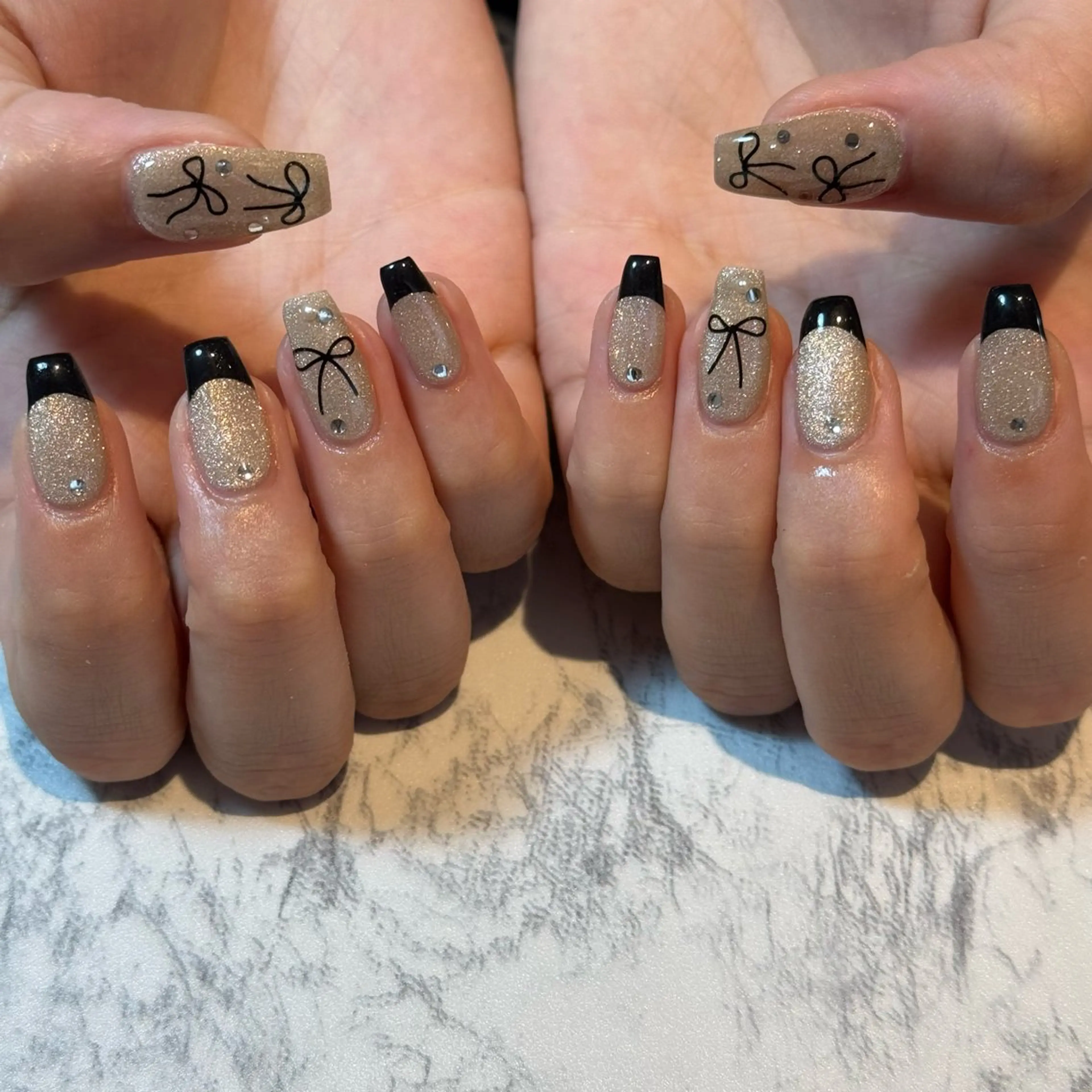 ネイル フレンチネイル マグネットネイル マグネットフレンチ ハンドネイル brodia nails m_riのネイルデザイン