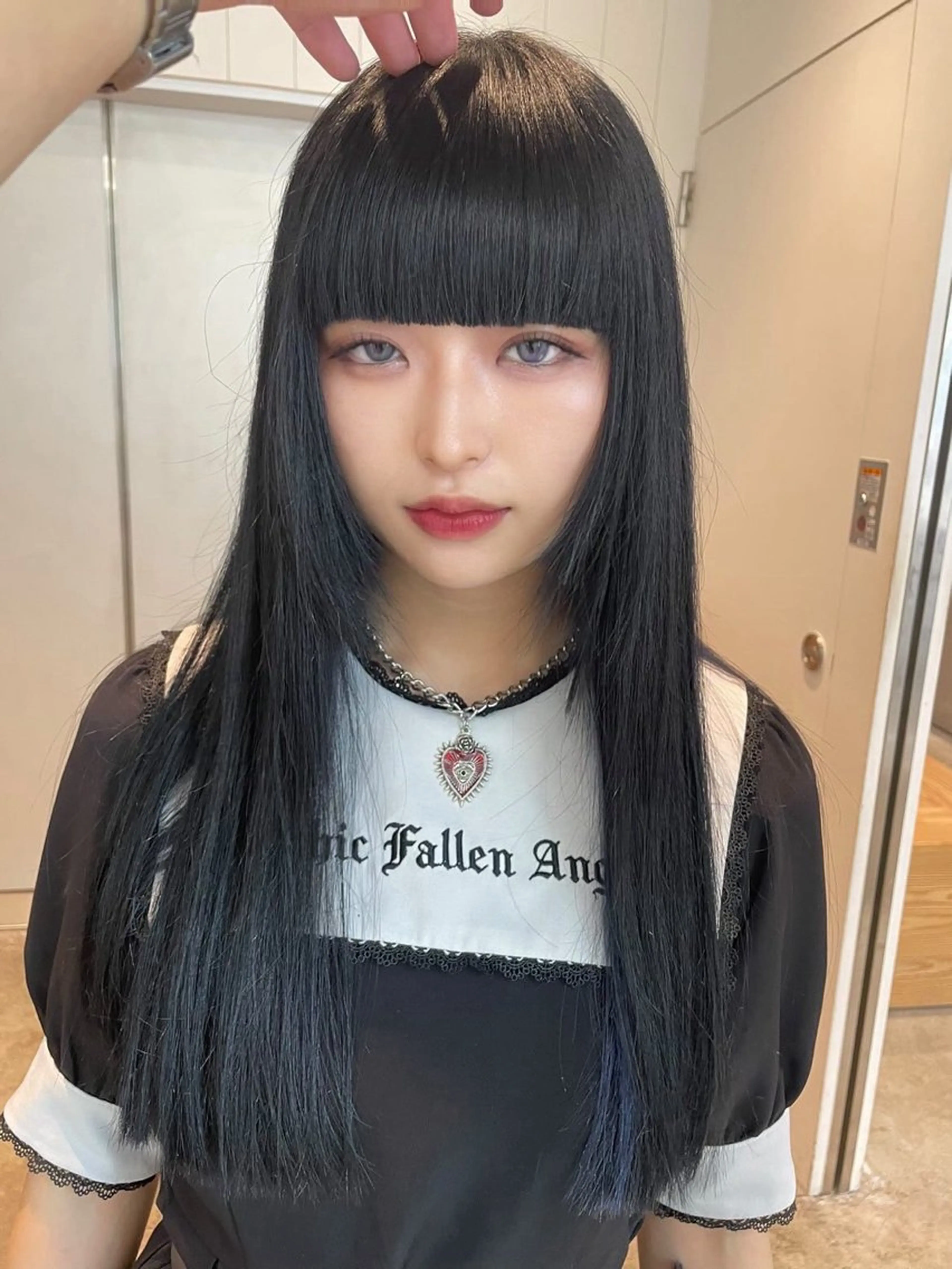 ロング カラー 黒髪 ブルーカラー ブルーブラック 姫カット Kouta/似合わせ /パーマ/カラーのヘアスタイル