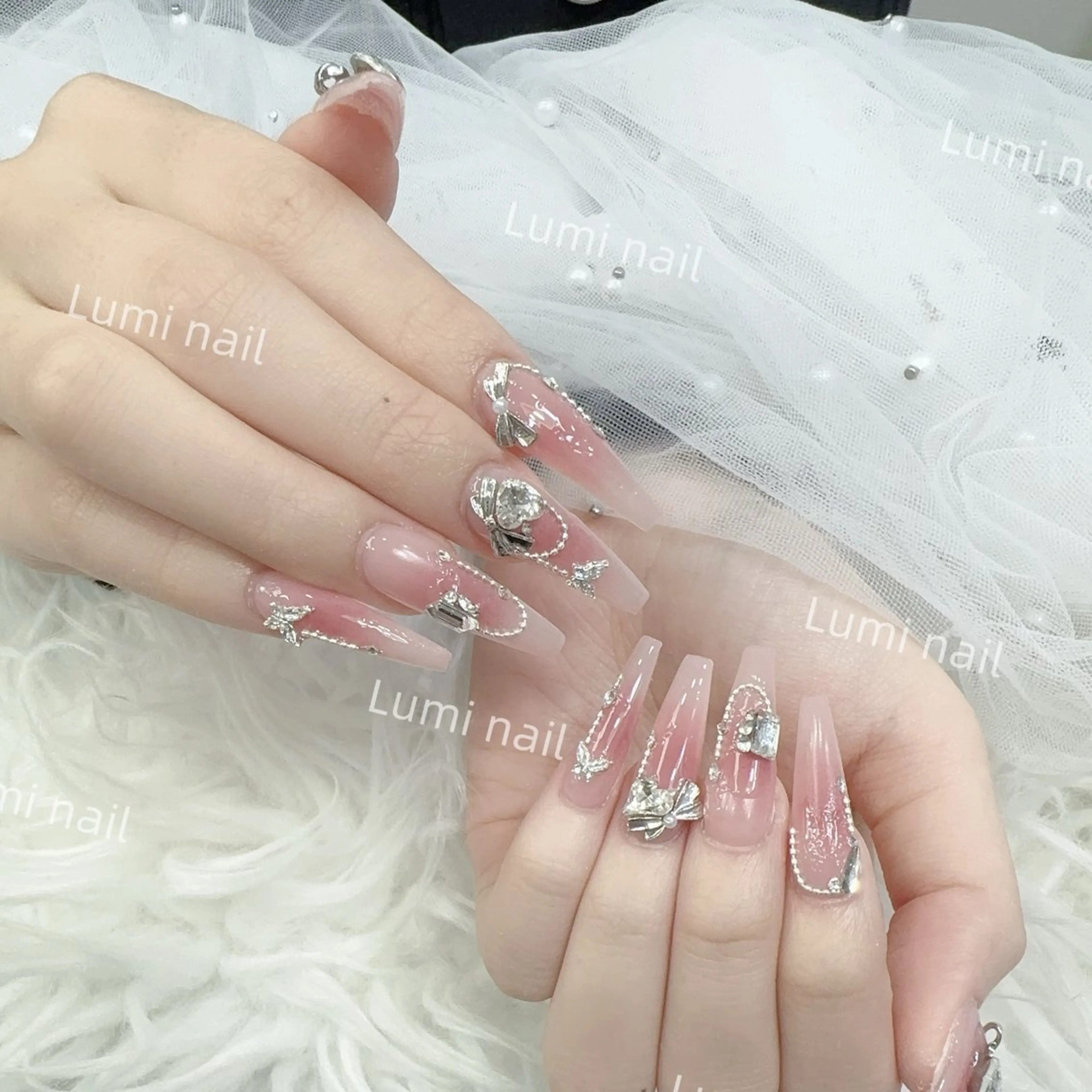 ネイル フットネイル ジェルネイル キラキラネイル オフィスネイル ピンク Lumiネイルサロン所属・Lumi Nail Salonのネイルデザイン