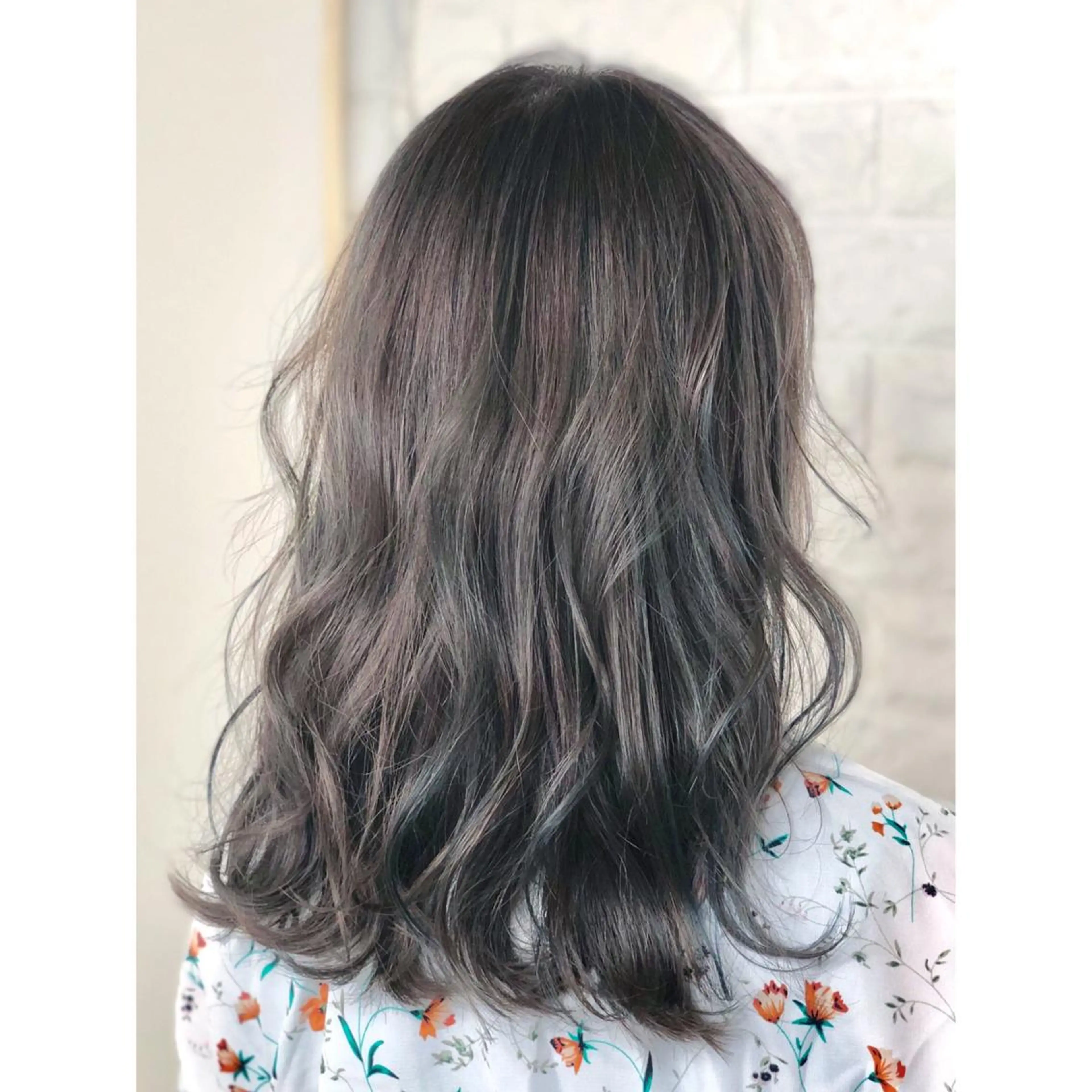 ミディアム カラー ブリーチ ブルーカラー ブルージュ ハイライトカラー ハイライト KIZU 髪質改善 オカルト怪談のヘアスタイル