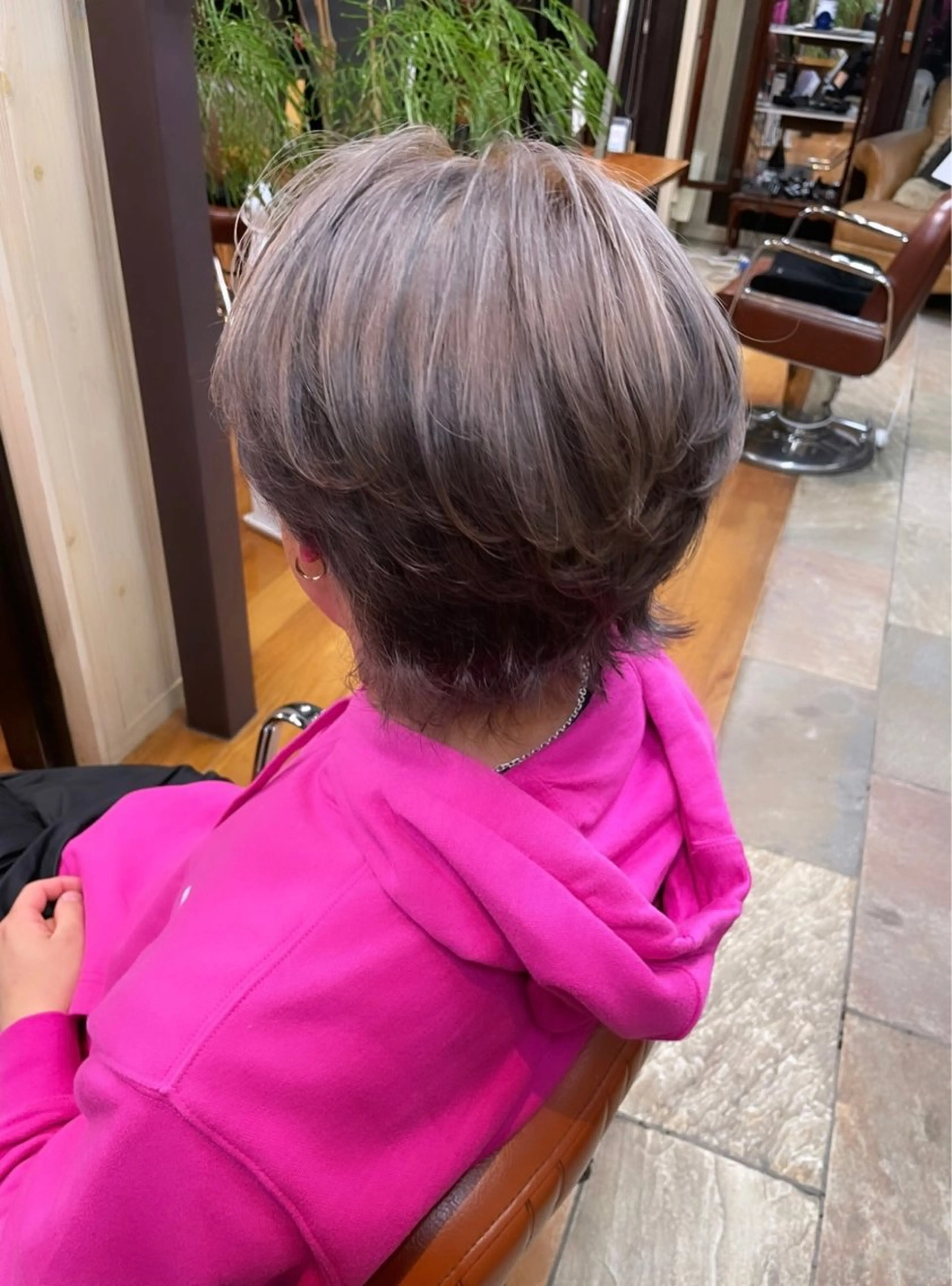 カラー メンズ メンズハイトーン メンズウルフカット ハイトーンカラー ウルフカット ayaka |トレンドヘアのヘアスタイル