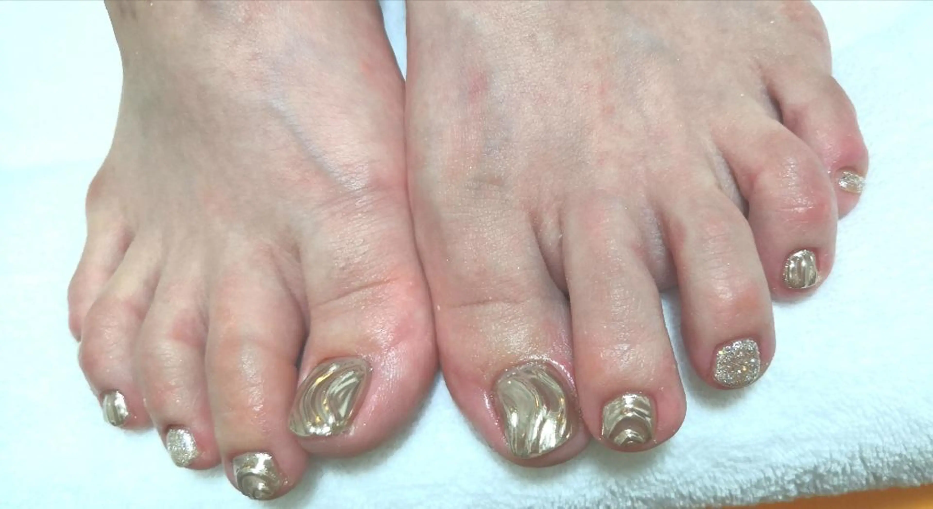 ネイル フットネイル ミラーネイル フットネイル Nailsalon WAO!!!のネイルデザイン