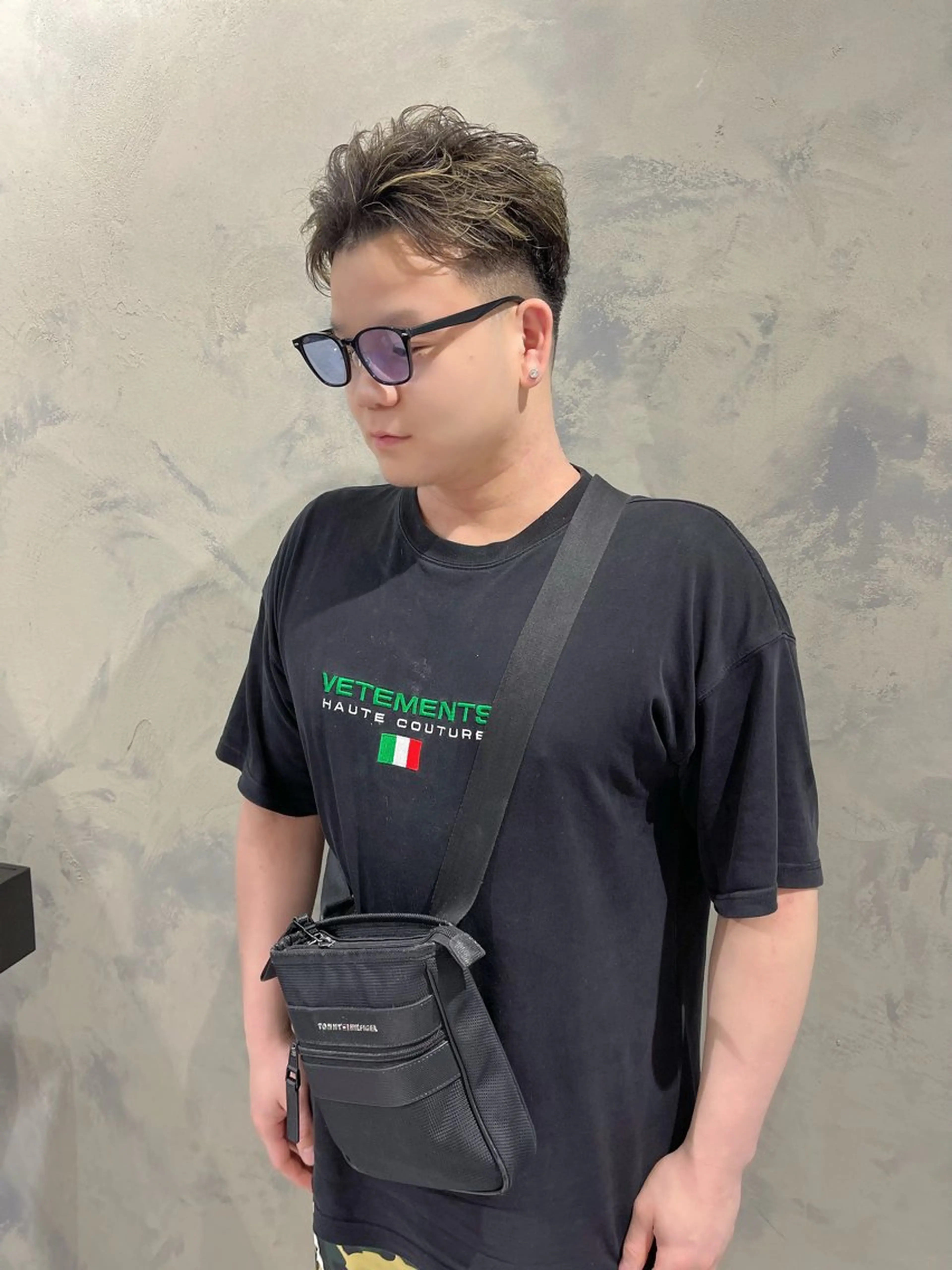 ショート カラー メンズ メンズブリーチ フェードカット メンズハイライト ブリーチ デザインカラー Realme京都四条烏丸ドゥエ所属・馬込 祝生のヘアスタイル