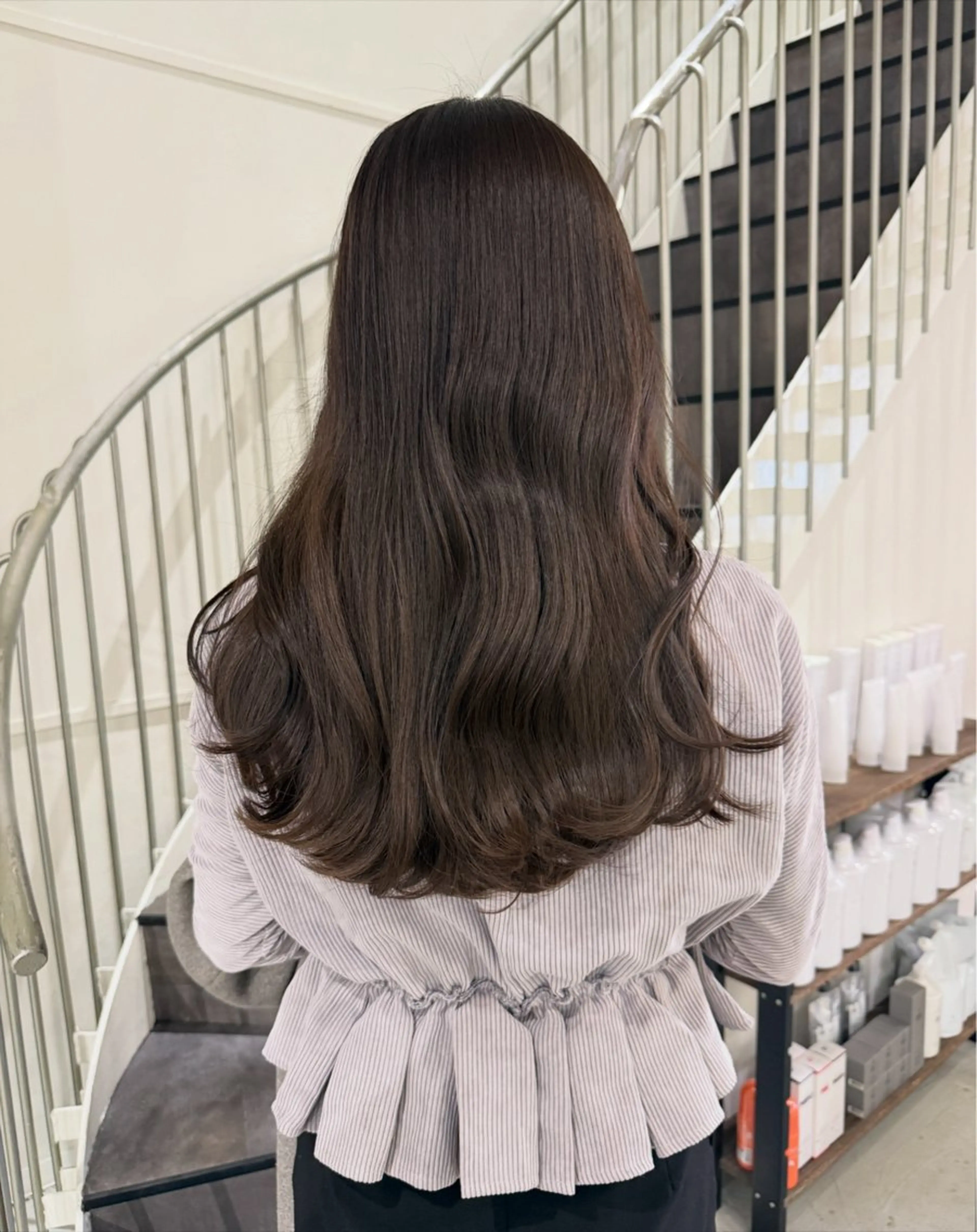 ロング カラー ブリーチ グレージュ ブリーチなしカラー 髪質改善 ヘアカラー Kamie 三宮のヘアスタイル