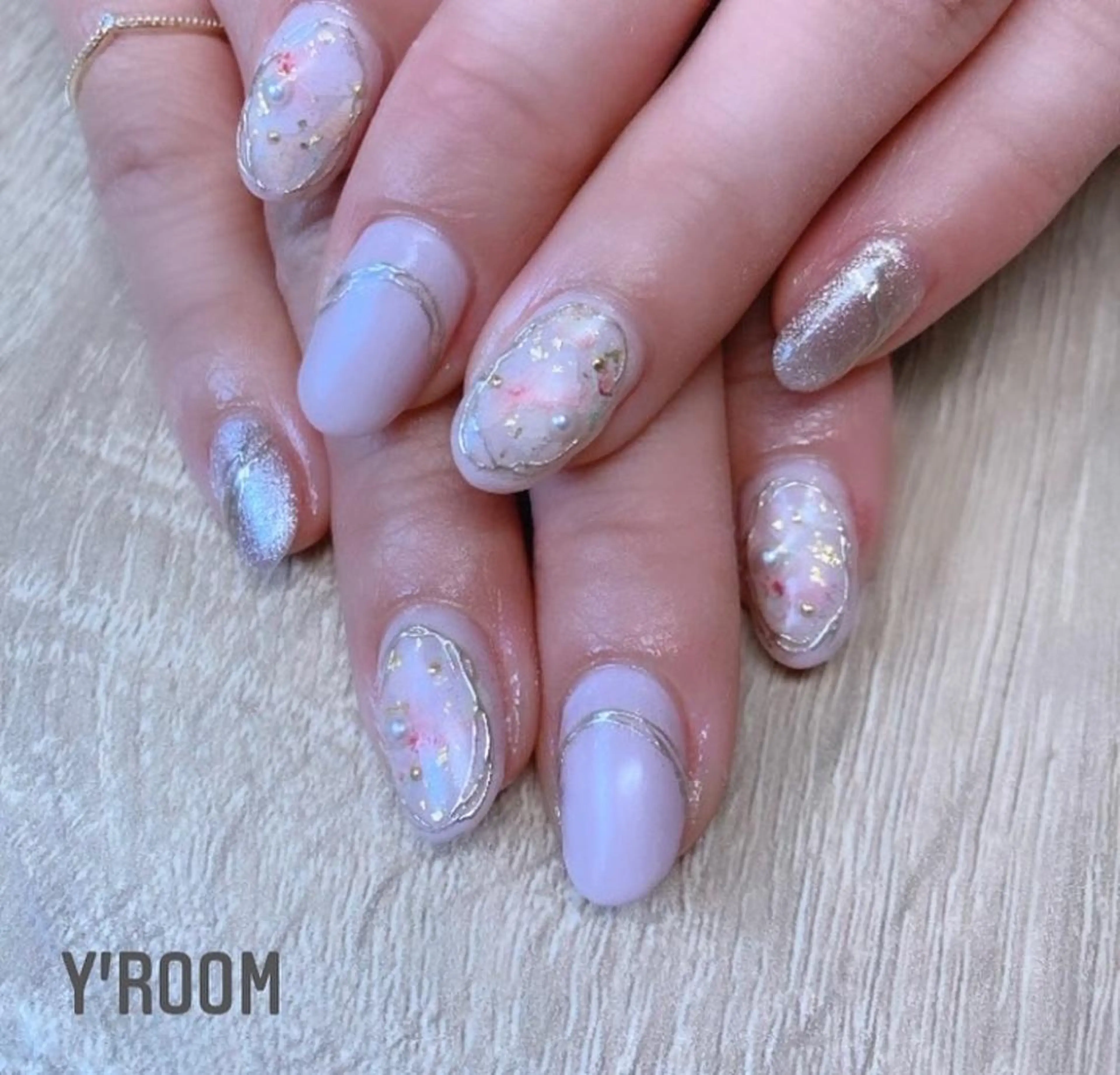 ネイル オーロラネイル フラッシュネイル フットネイル ジェルネイル 氷ネイル・うるうるネイル YUKA （ネイリスト）のネイルデザイン