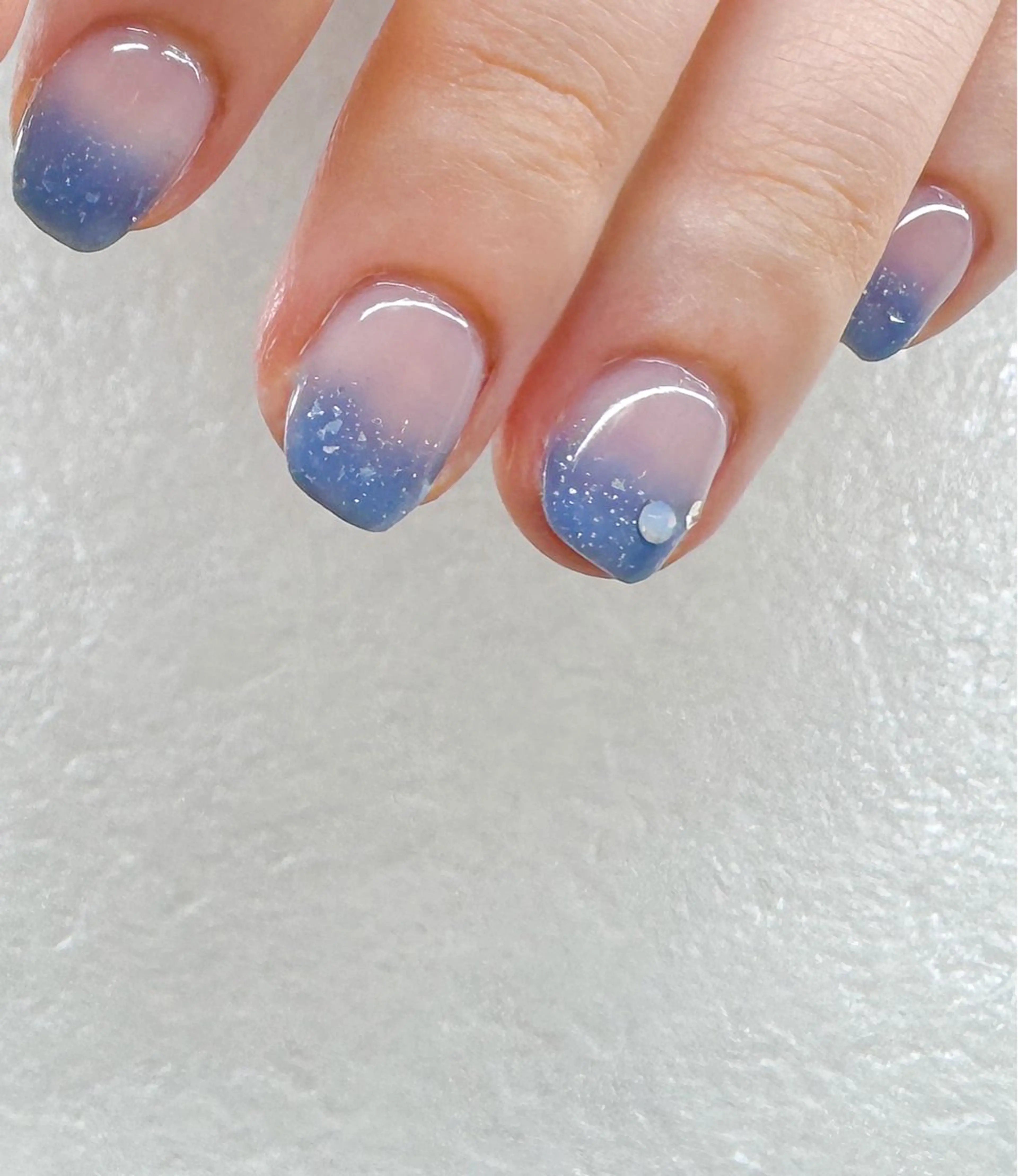 ネイル ブルー グラデーション ラメ(グリッター) 夏ネイル pointillé .ayaのネイルデザイン