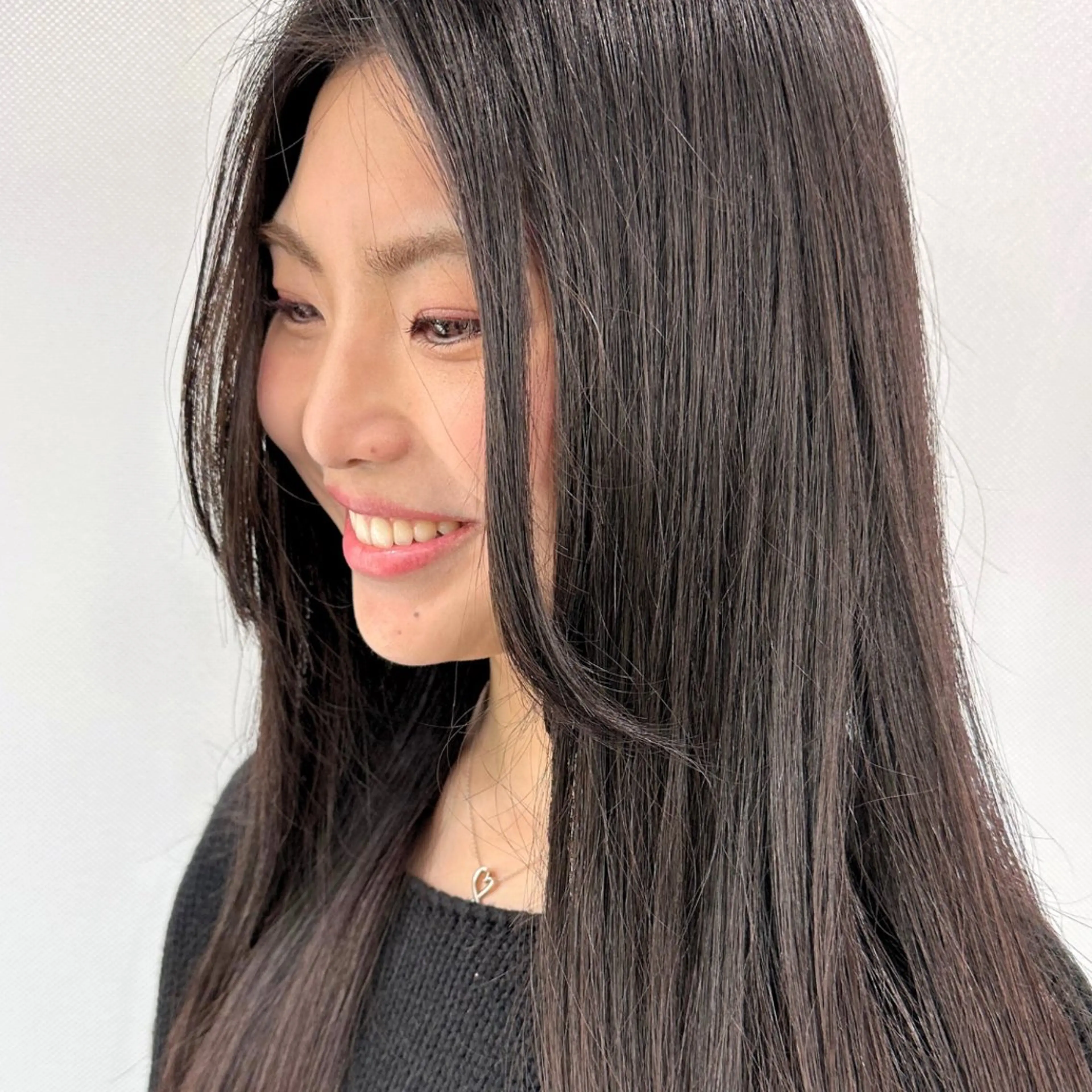 ロング ロングレイヤー 顔周りカット レイヤーカット ロング カット ヘアカラー Endearing 銀座/レイヤーカットのヘアスタイル