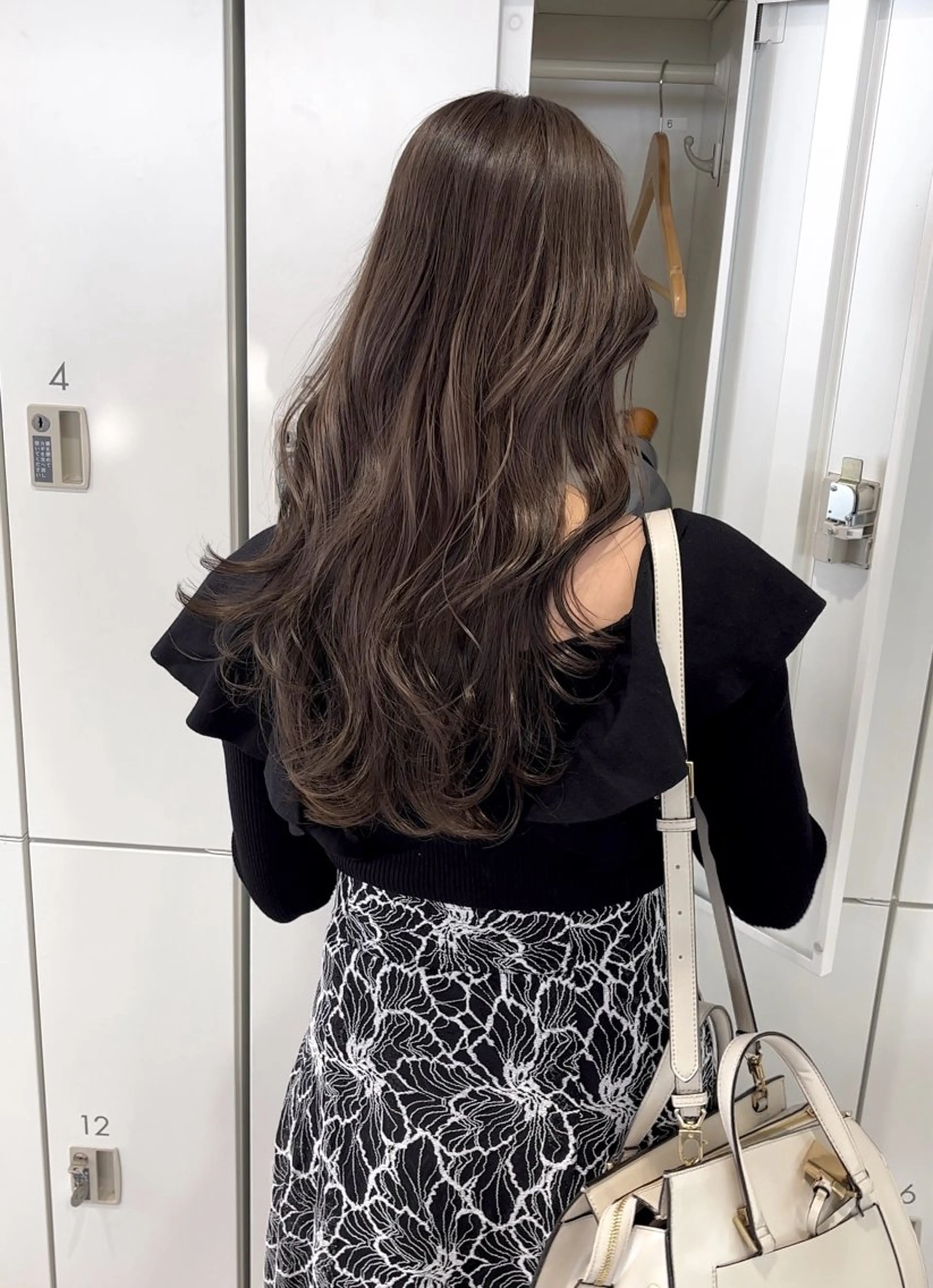 ロング カラー アッシュ アッシュグレー ベージュカラー ブラウンカラー グレージュ ヘアカラー トリートメント 韓国ハッシュカット/ 新宿/髪質改善/岡崎のヘアスタイル