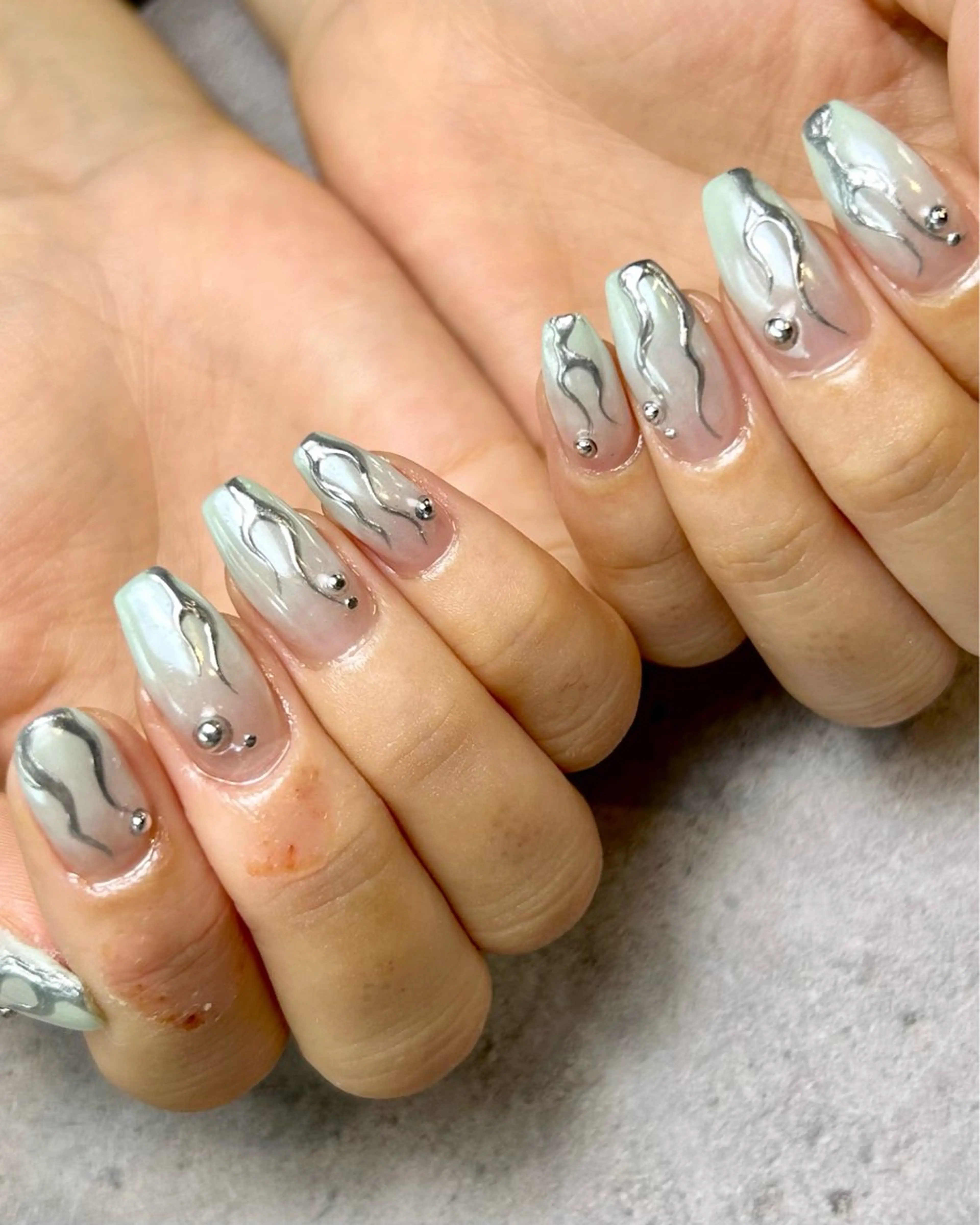 ネイル キラキラネイル 持ち込み シルバー ハンドネイル Reflection marikoのネイルデザイン