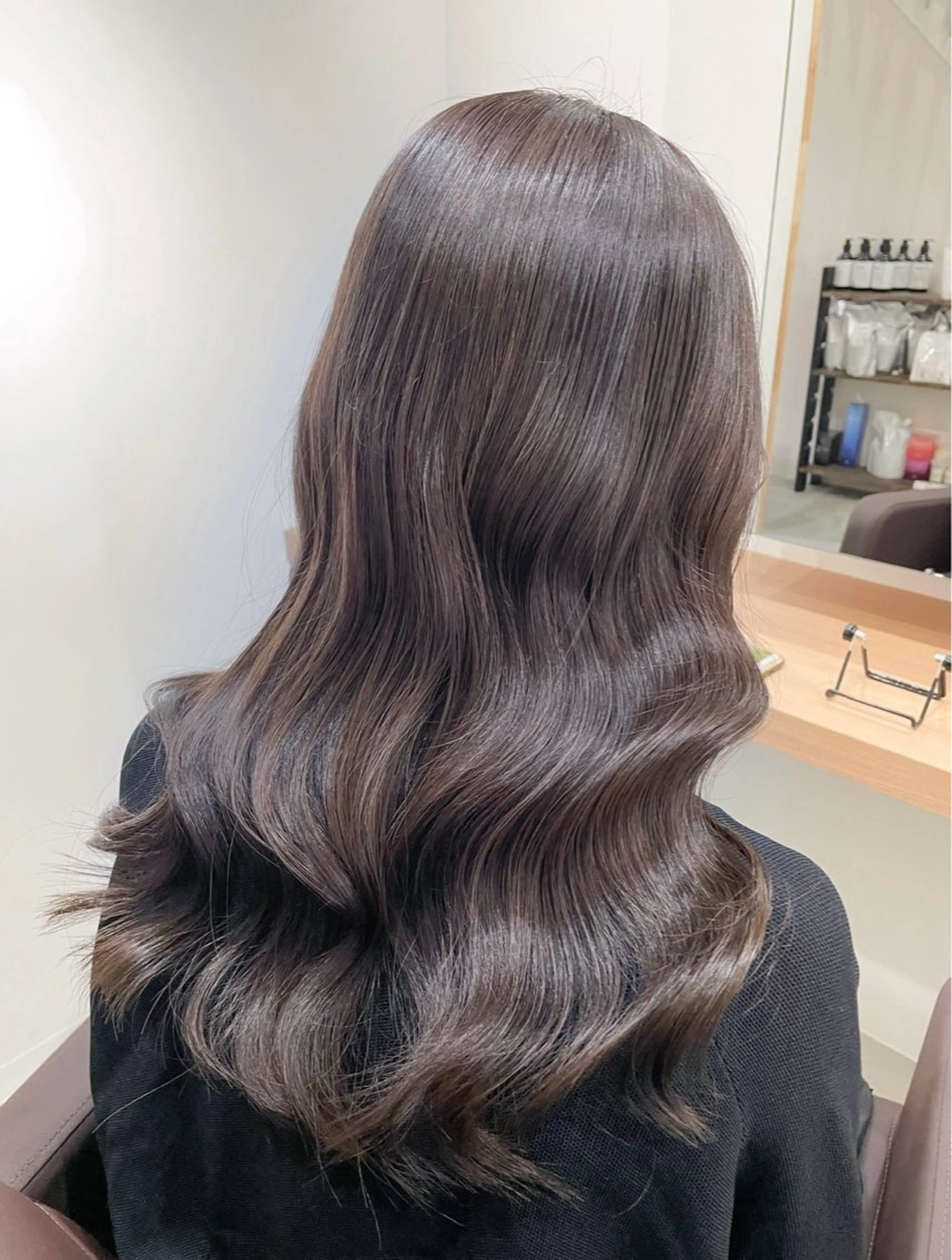 ロング カラー アッシュ ベージュカラー ダブルカラー エドルカラー グラデーションカラー Attrait .のヘアスタイル