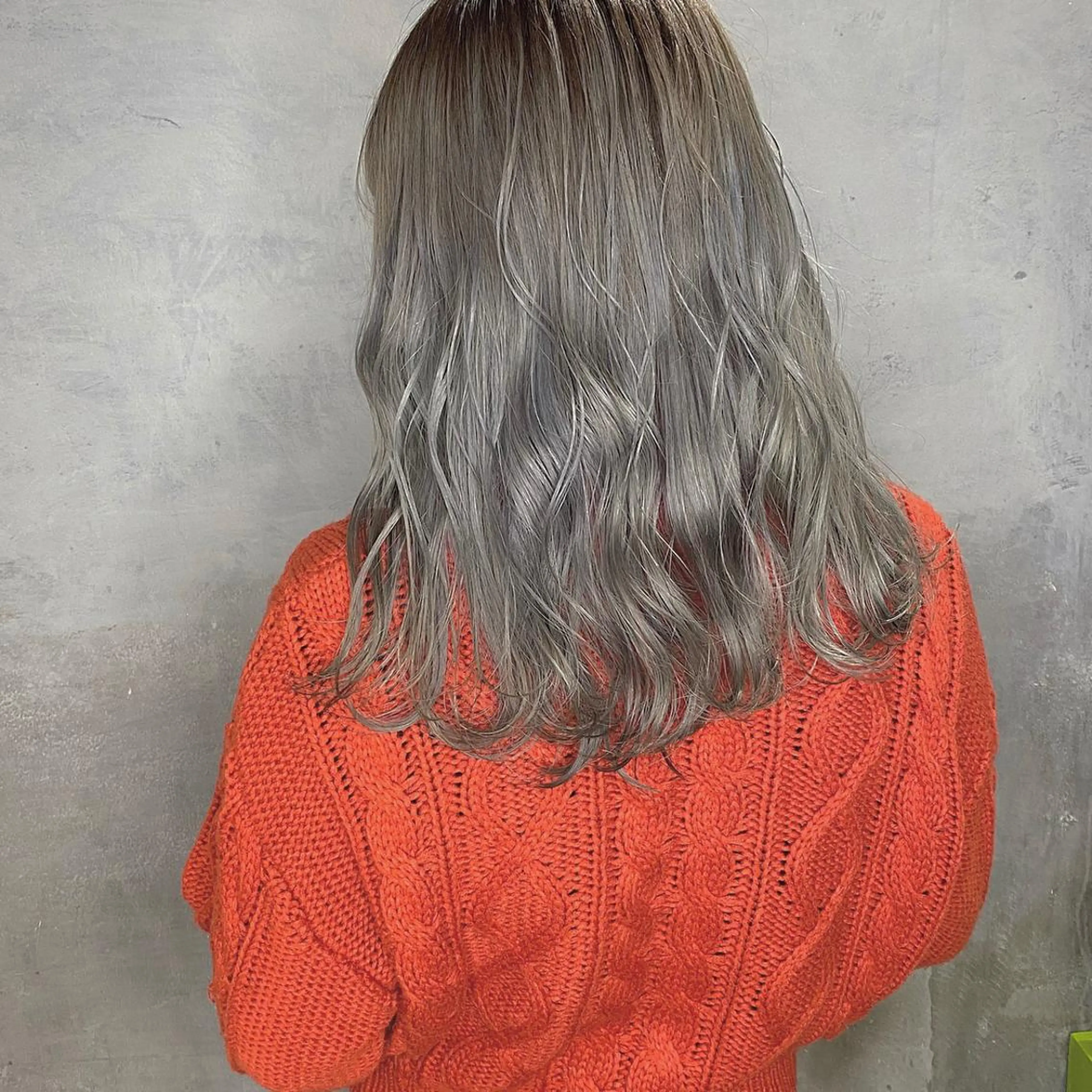 セミロング カラー CLUTCH天王寺 西藤遥河のヘアスタイル