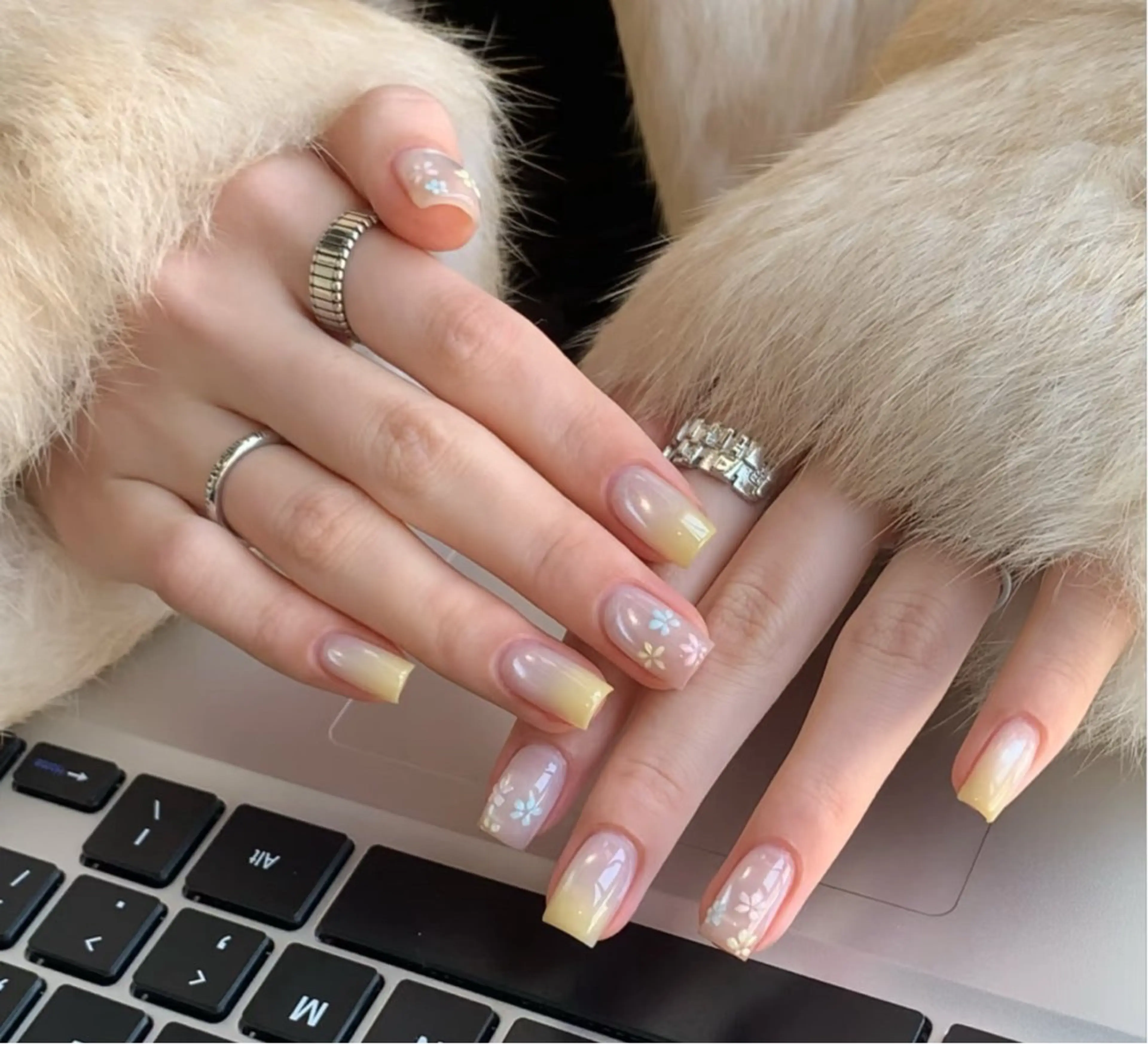 ネイル アートネイル オーロラネイル チークネイル フレンチネイル ガラスフレンチ ハンドネイル 🎀🎀YooLi Nail Salonのネイルデザイン