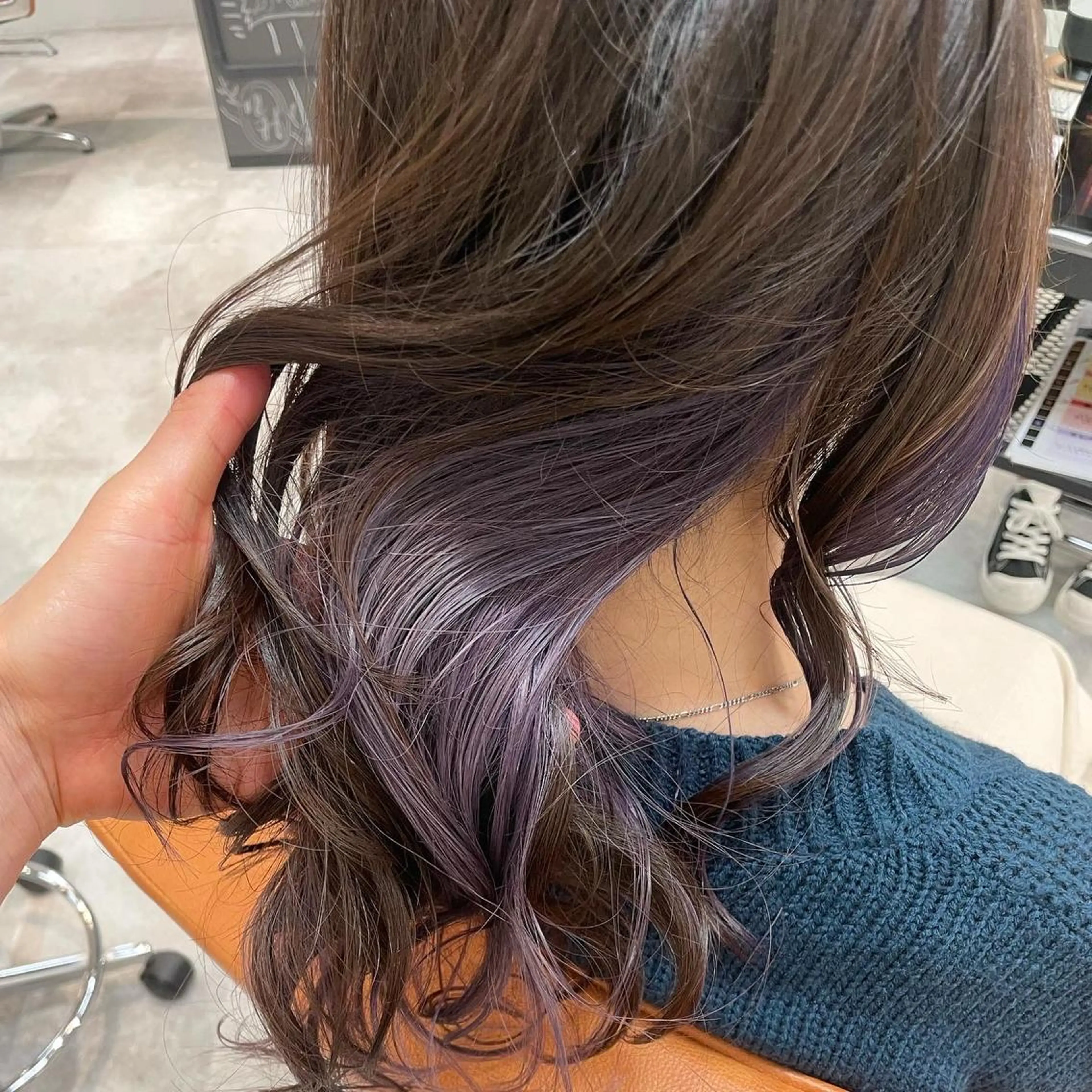セミロング カラー ブリーチ ブラウンカラー ナチュラルブラウン パープルカラー カット ヘアカラー A/LEE所属・久保田 千尋のヘアスタイル