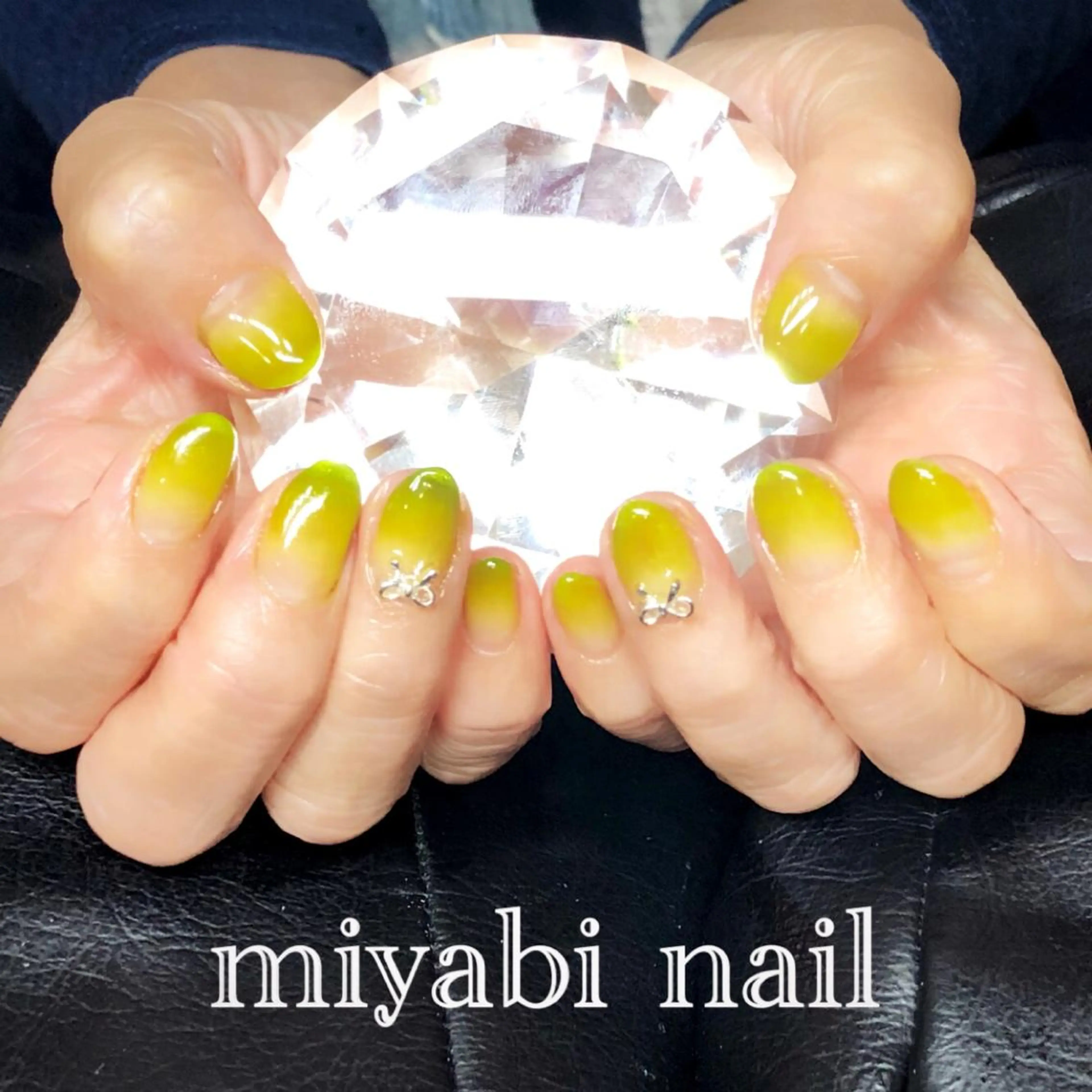 ネイル ジェルネイル グラデーション グリーン リボン ハンドネイル miyabi nail 桂川駅近くのネイルデザイン