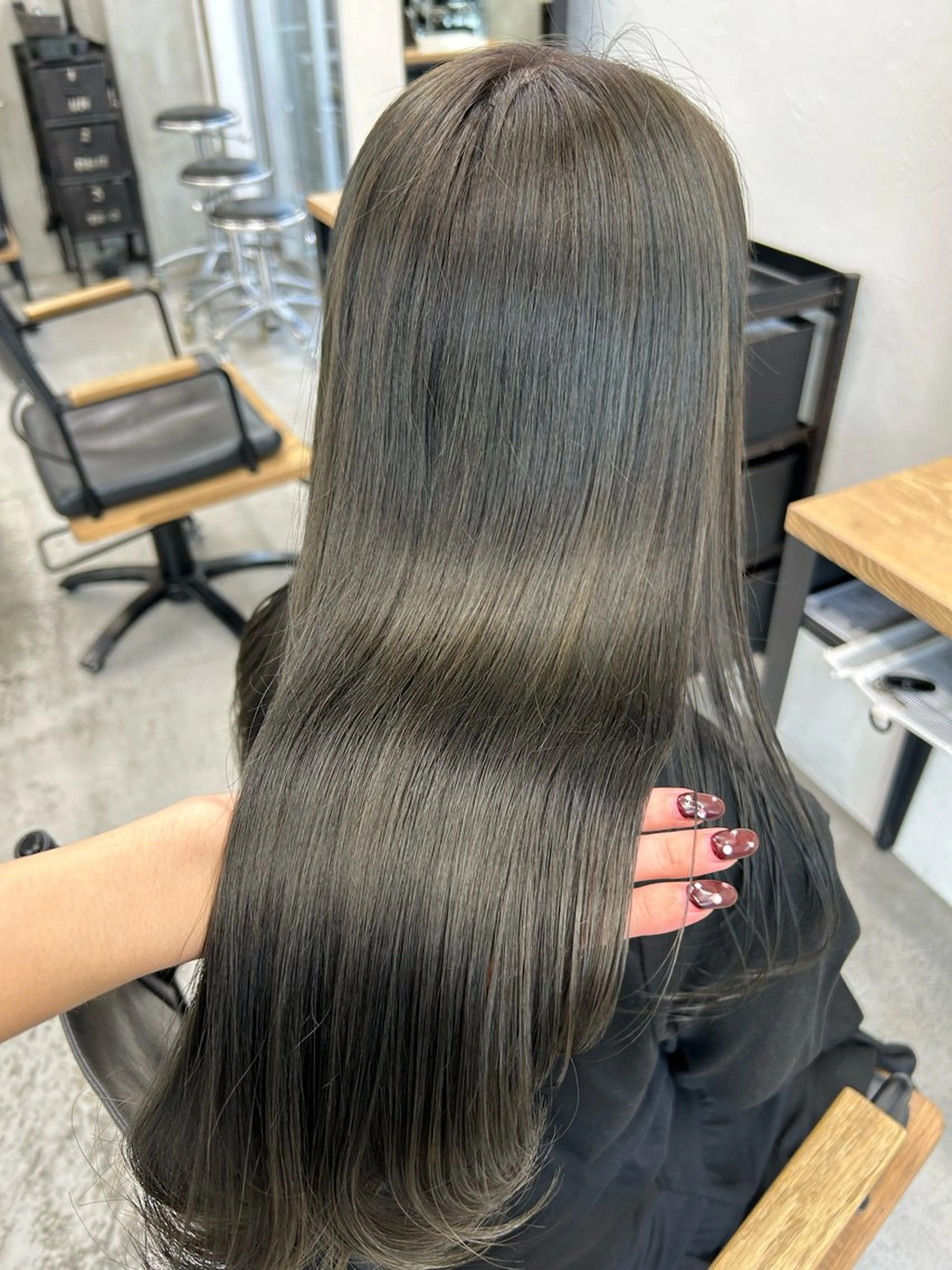 ロング カラー ベージュカラー オリーブベージュ カット ヘアカラー トリートメント 🧸艶々韓国ヘア 🧁mizunaのヘアスタイル