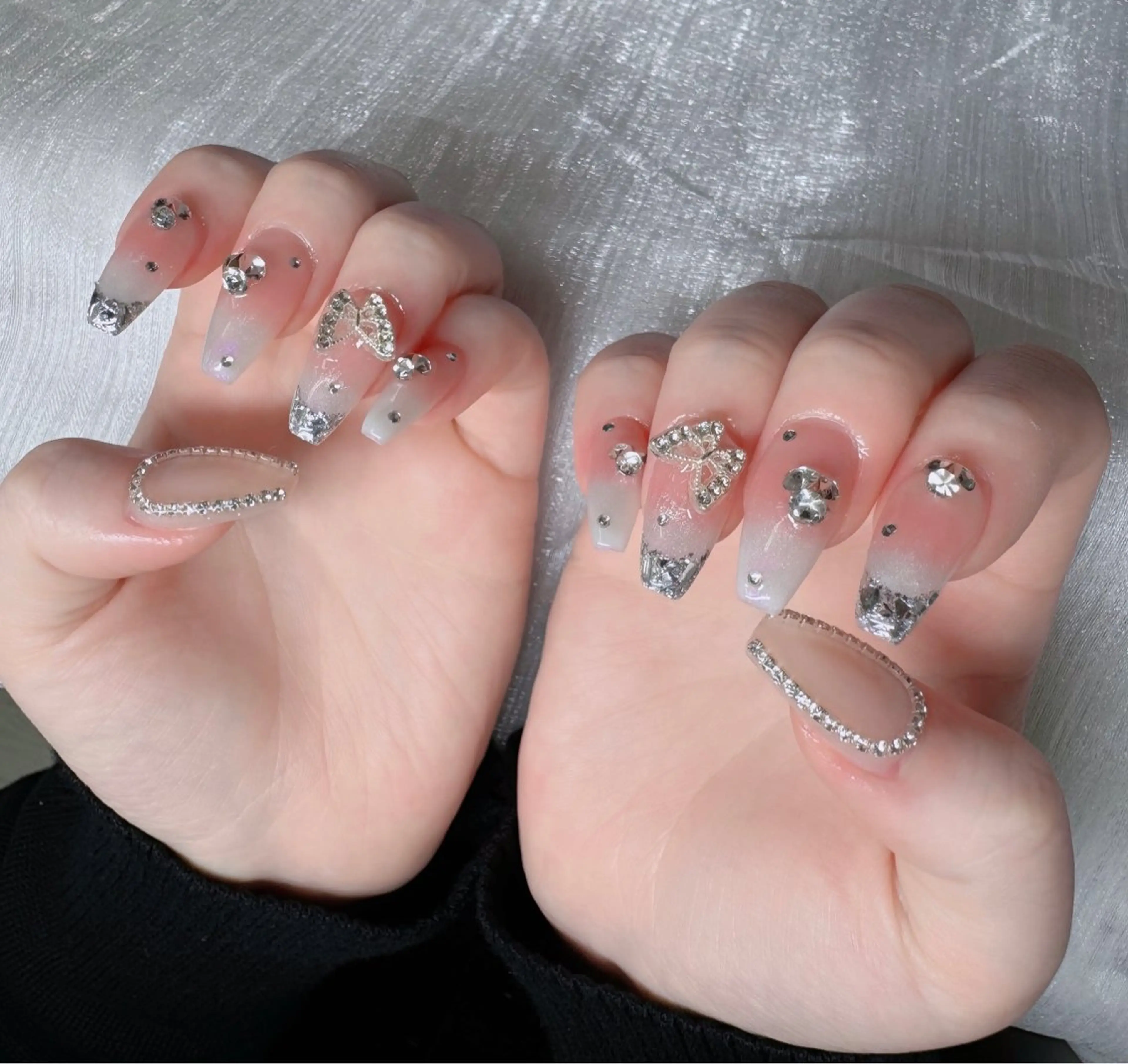 ネイル オーロラネイル フレンチネイル ジェルネイル ハロウィン キラキラネイル H.baby Nail Salonのネイルデザイン