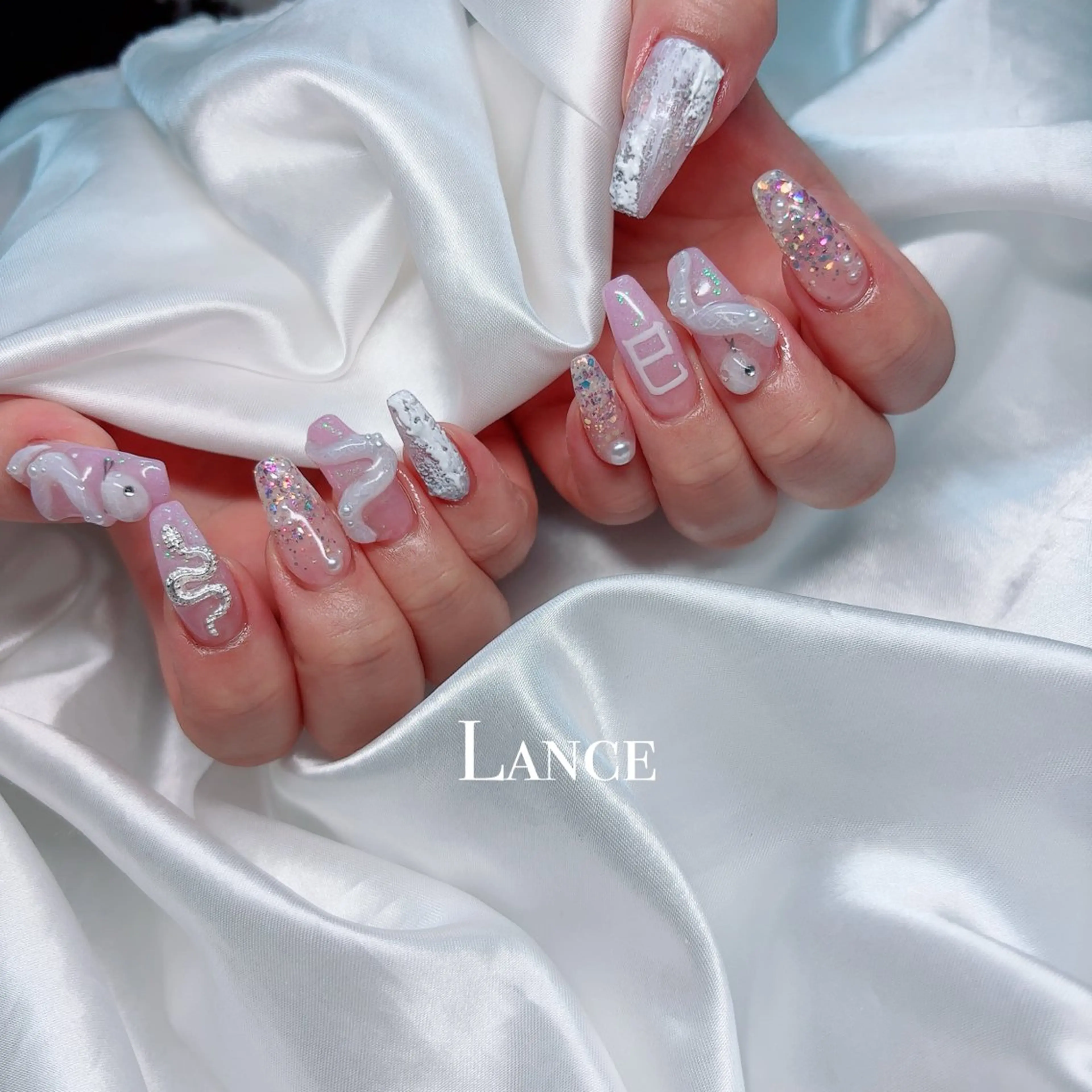 ネイル オーロラネイル フットネイル キラキラネイル 韓国ネイル ラメ(グリッター) ハンドネイル Lance nailのネイルデザイン