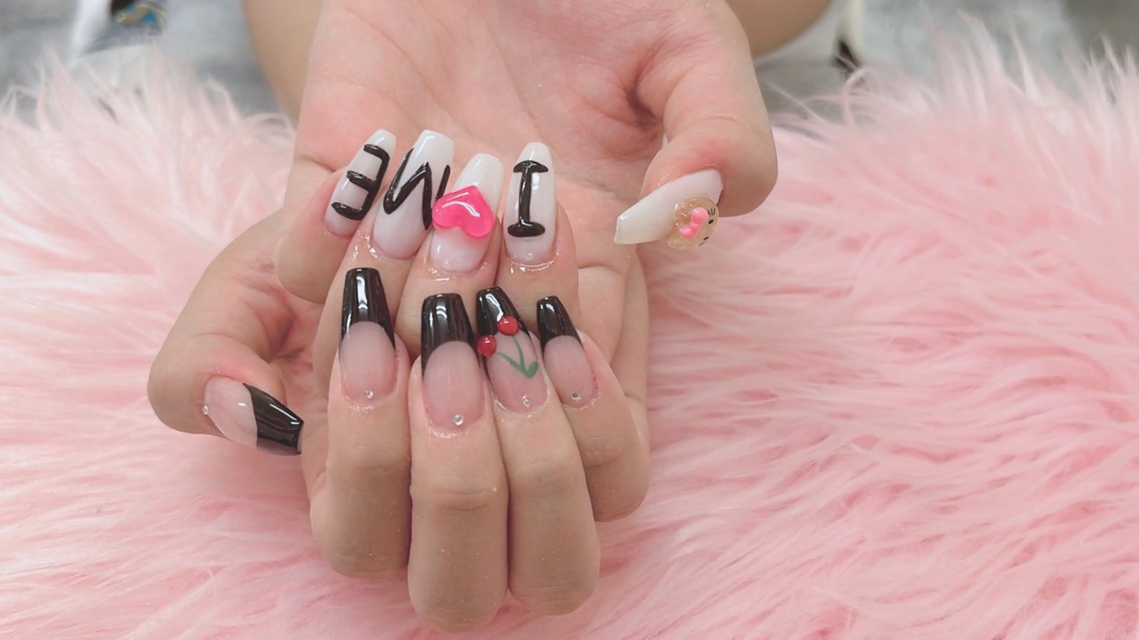 ネイル 💜MIYA nail川崎店のネイルデザイン