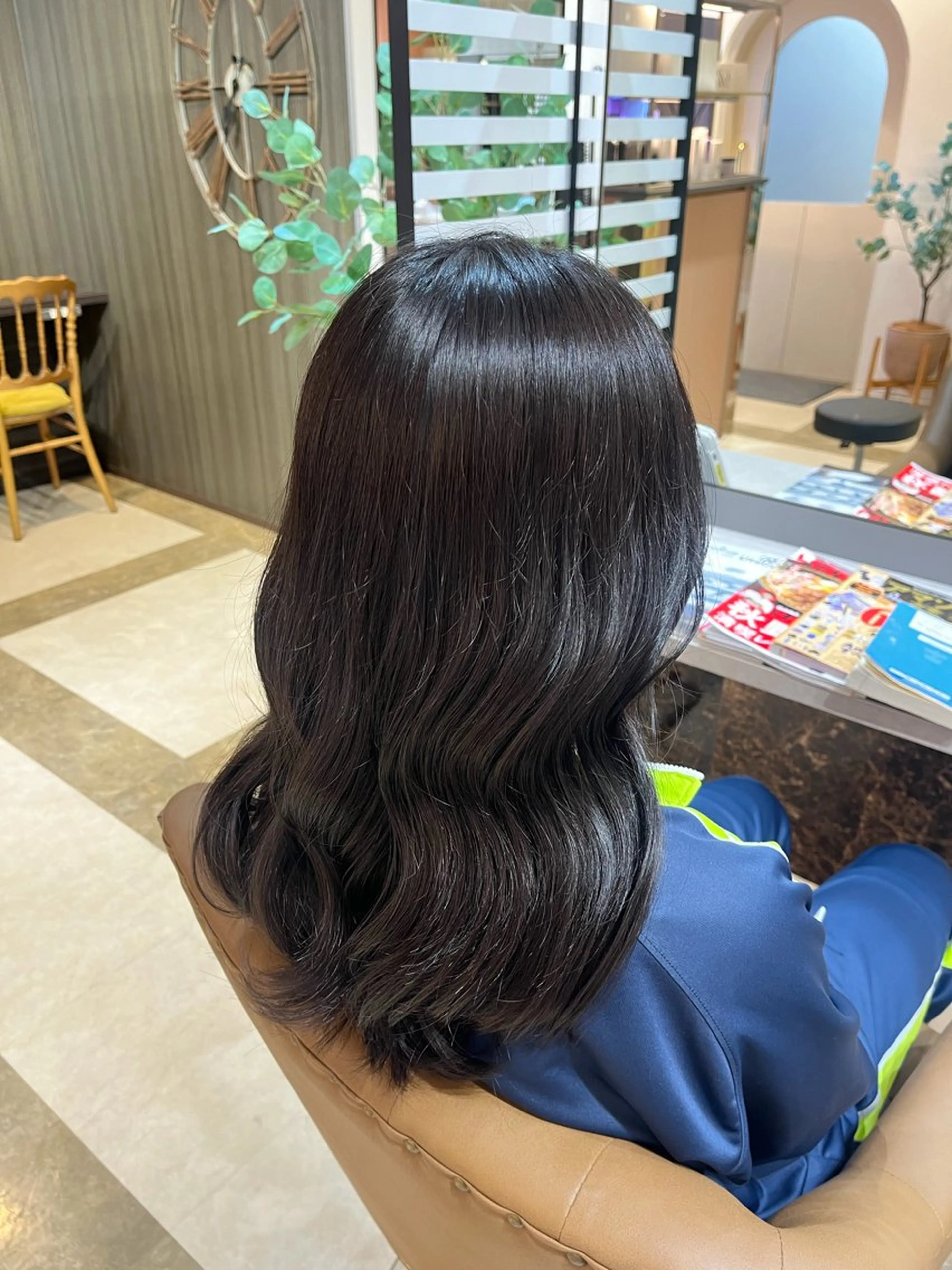 ロング カラー アッシュ アッシュブラウン ブラウンカラー 鳥見 若菜のヘアスタイル