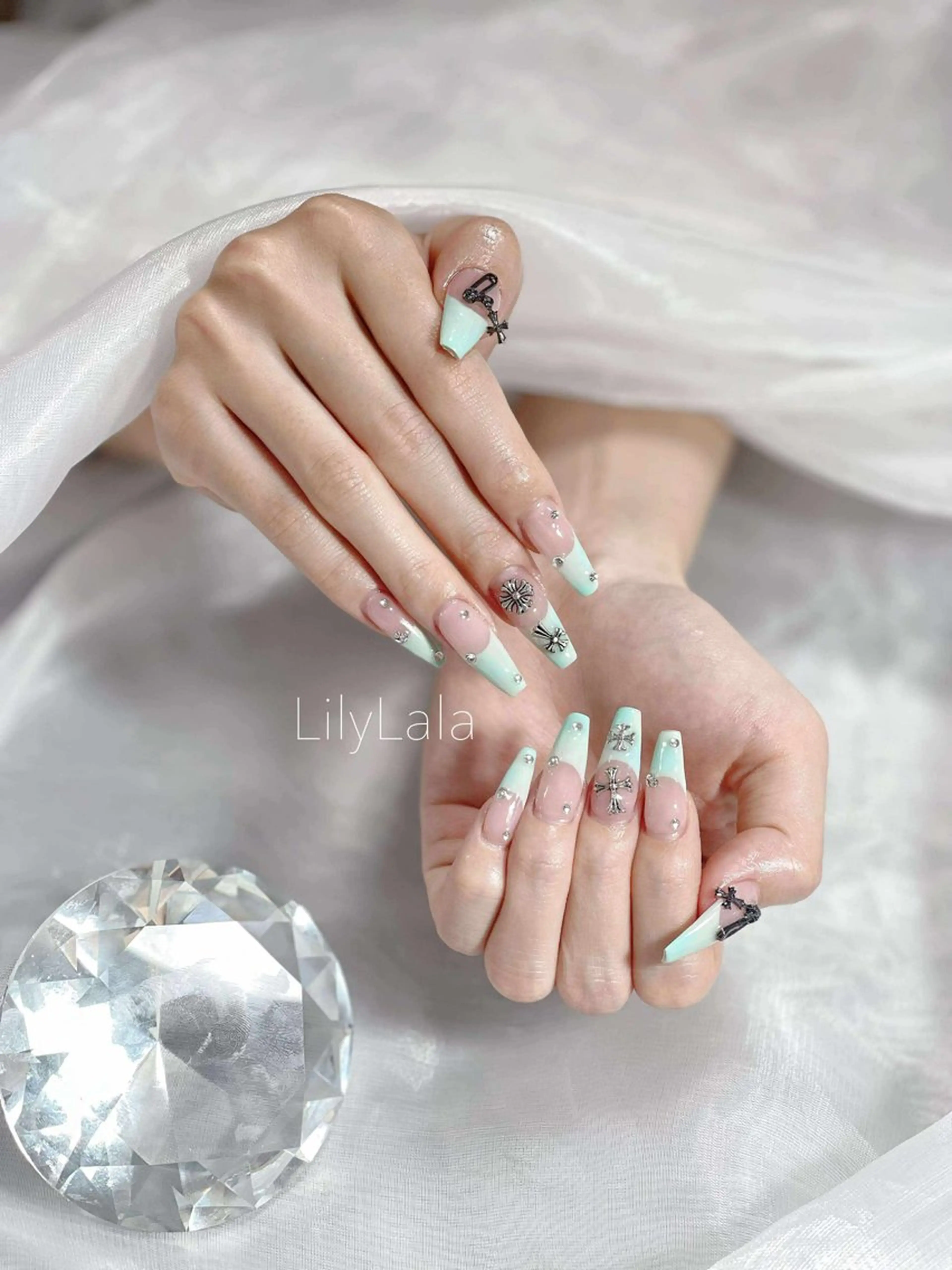 ネイル オーロラネイル クリアネイル フラッシュネイル ジェルネイル グラデーション ハンドネイル LilyLala Nailsalonのネイルデザイン