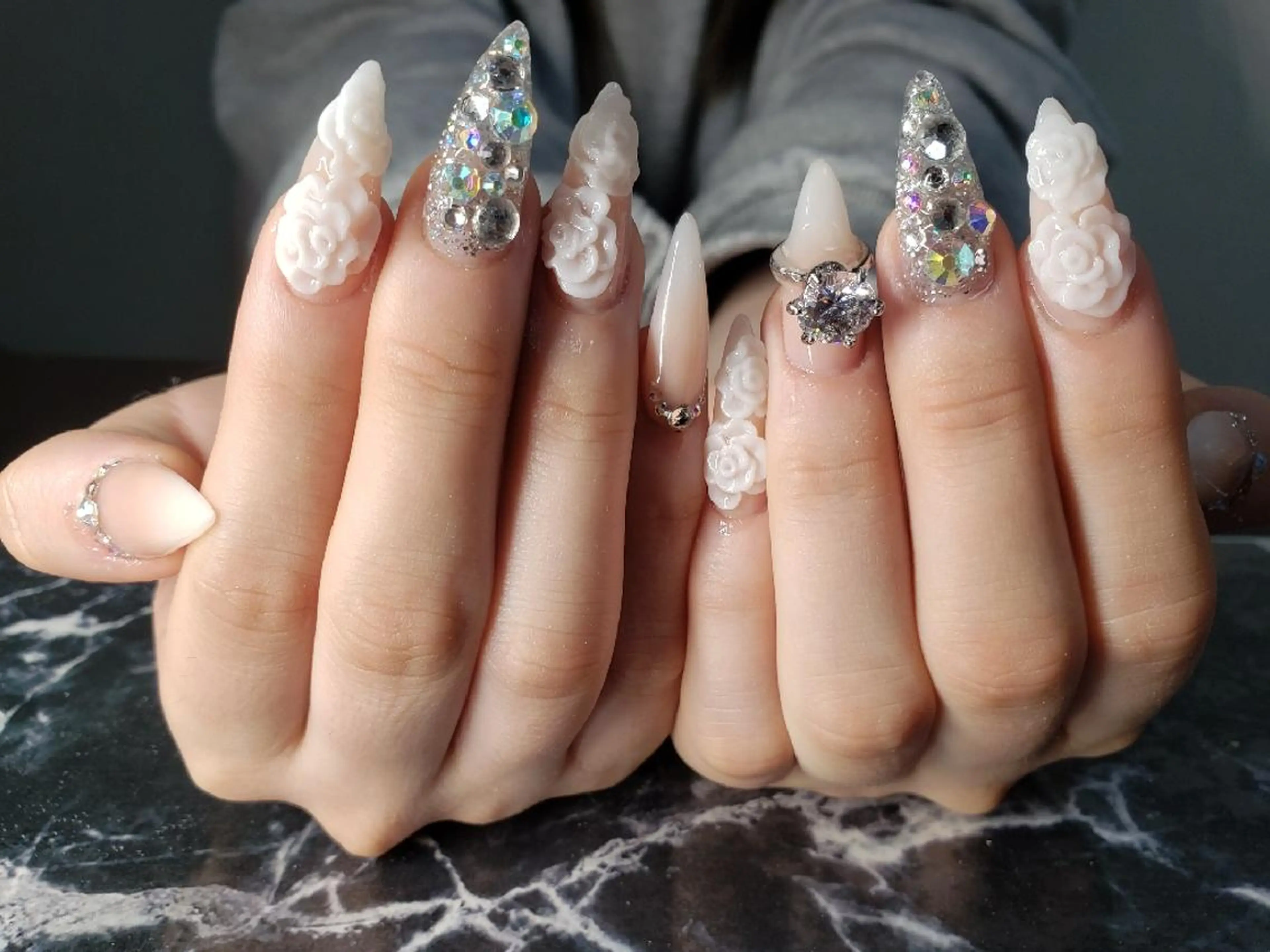 ミディアム ネイル ハンドネイル クロキ 。のネイルデザイン